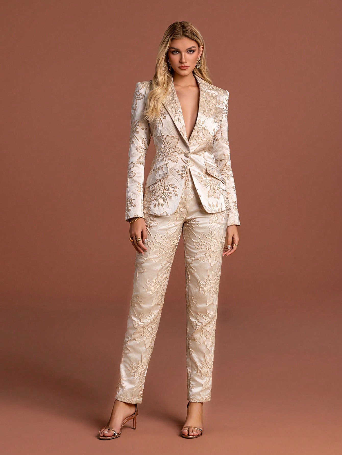 Chic Women's Two-Piece Suit with Lapel Collar Blazer and Matching Trousers, Featuring Exquisite Floral Pattern and Regular Sleeves