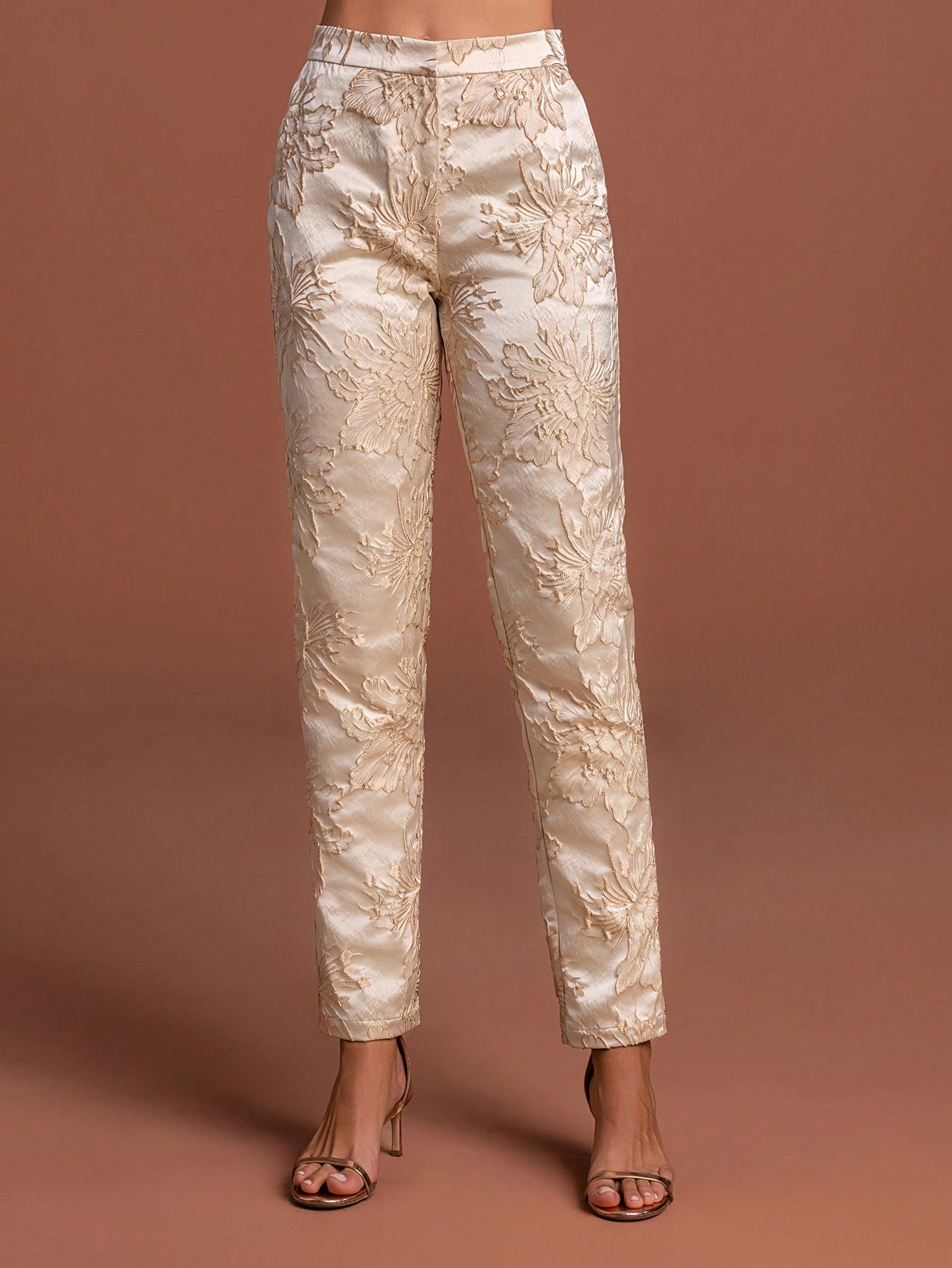 Chic Women's Two-Piece Suit with Lapel Collar Blazer and Matching Trousers, Featuring Exquisite Floral Pattern and Regular Sleeves