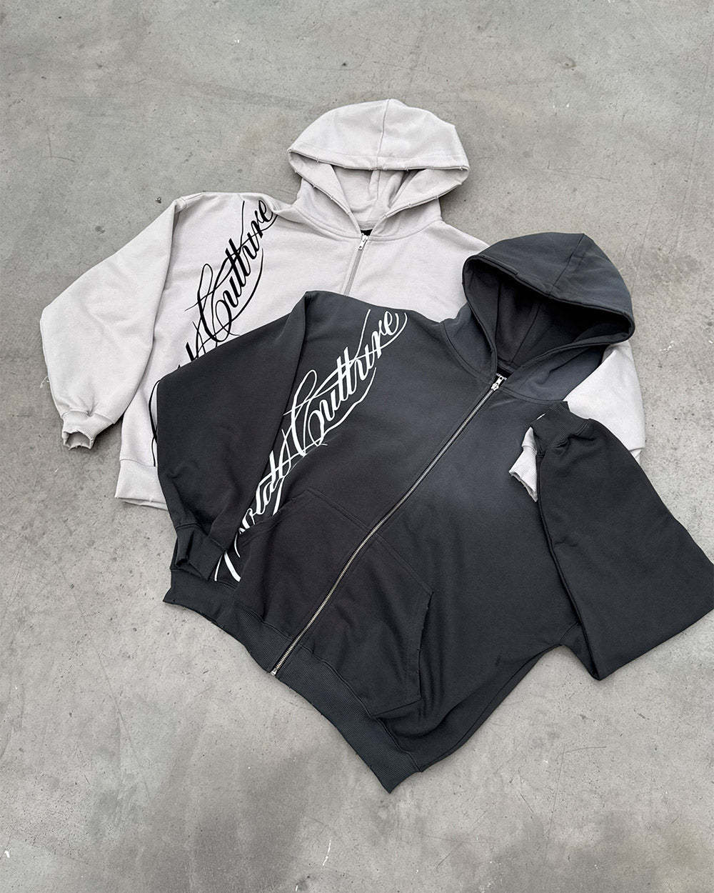 SCRIPT ZIP HOODIE ANTRACITE GREY