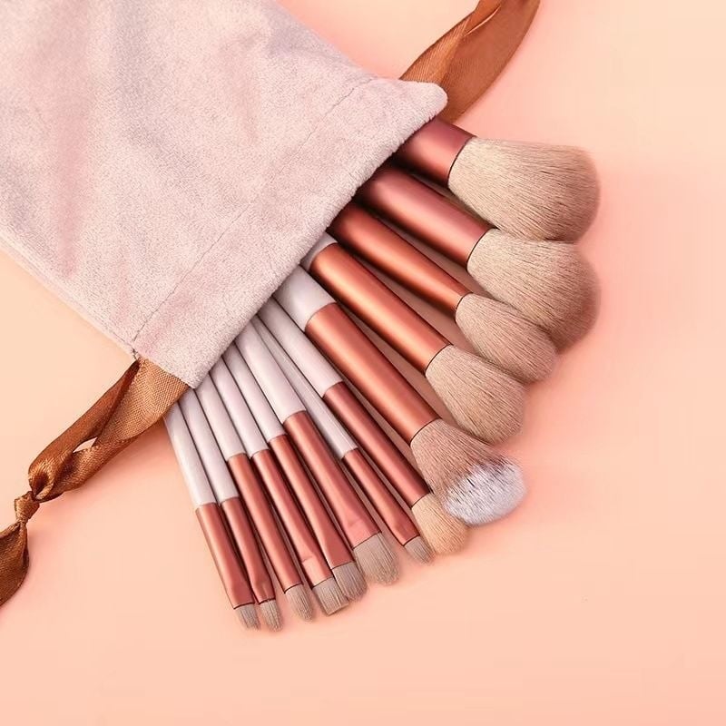 🔥13-Pc Professional Makeup Brush Kit – Soft Synthetic Hair for Face & Eyes – Travel-Friendly