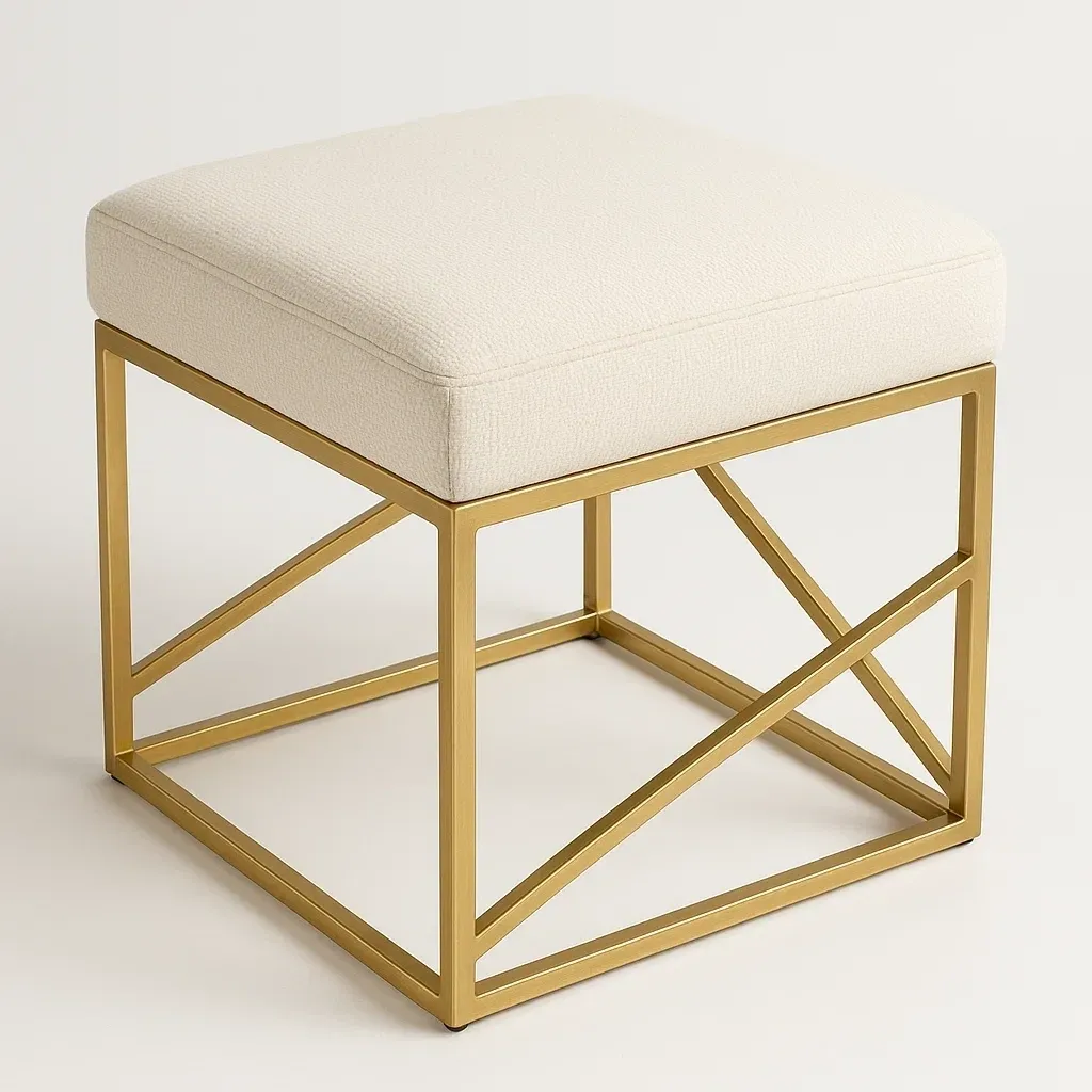 Taburete con cojín cuadrado de tela blanca con estructura metálica dorada 40x40x45 cm
