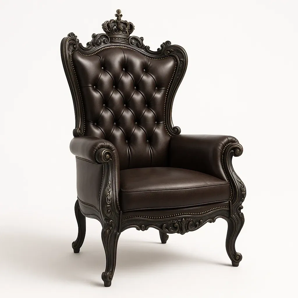 Sillón de cuero sintético marrón con detalles tallados