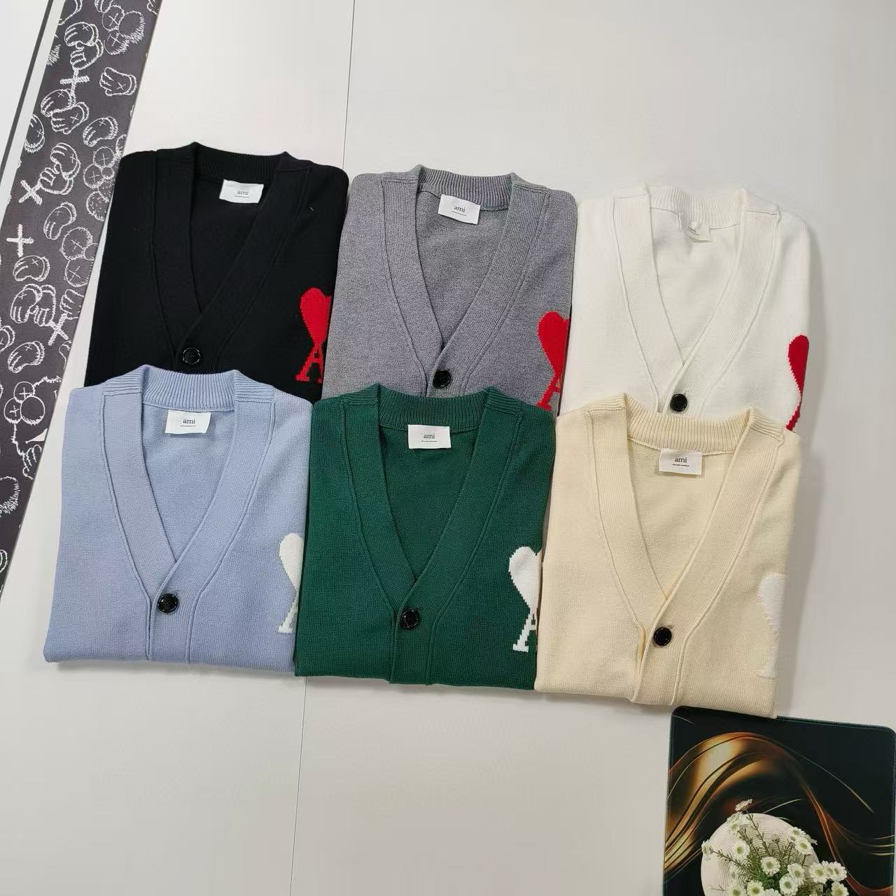 New classic embroidered V-neck cardigan sweater