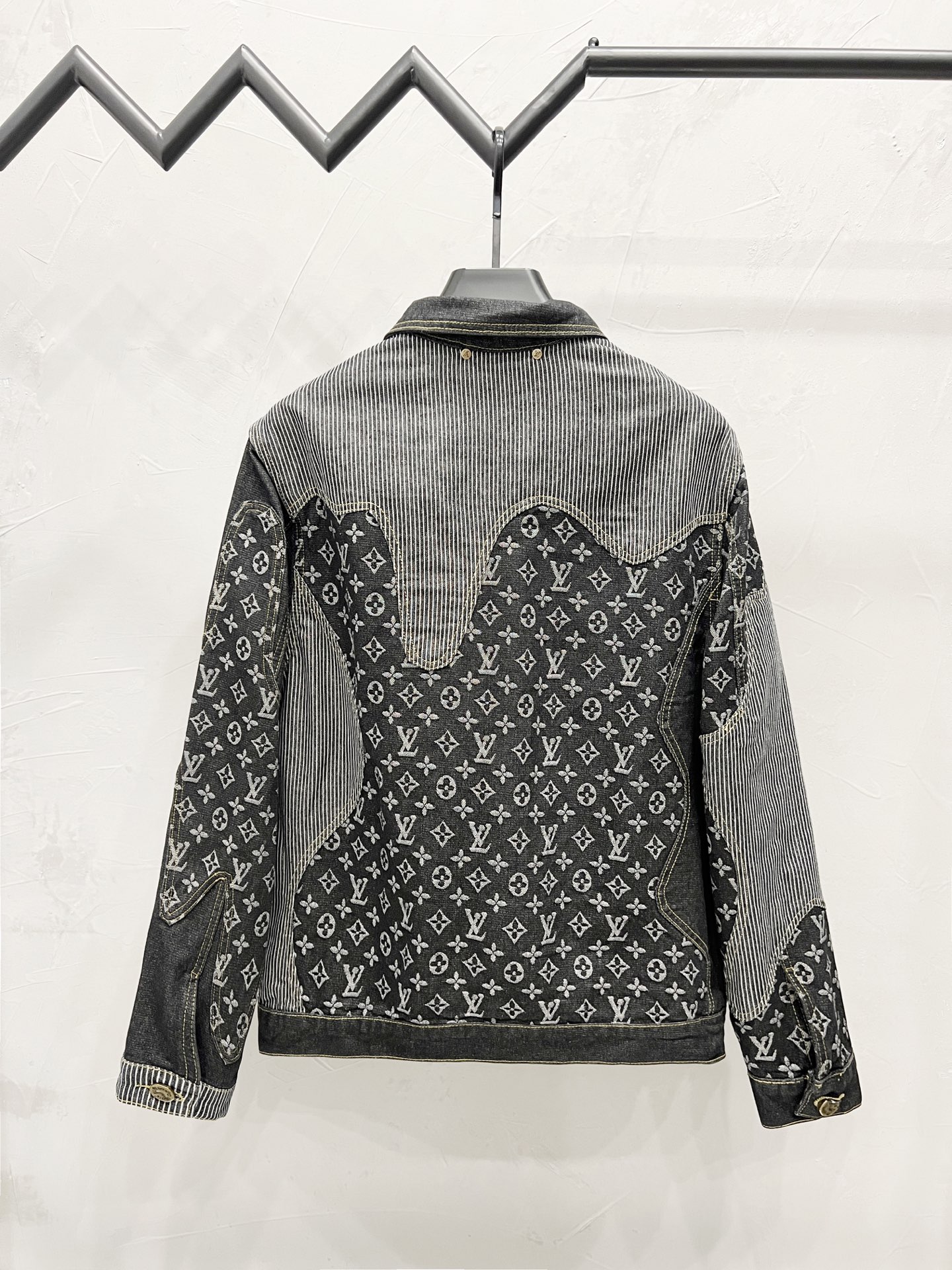 Contrast Color Spliced Long Sleeved Denim Jackets