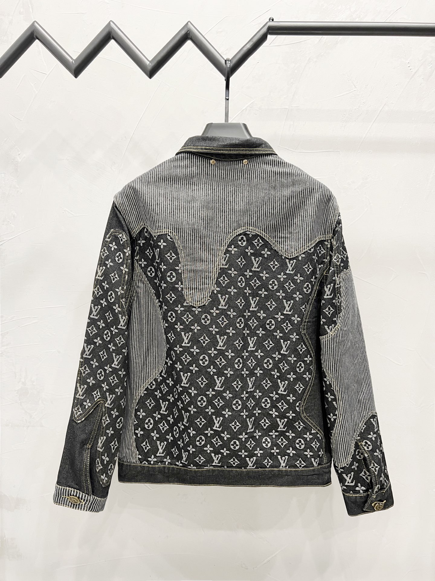 Contrast Color Spliced Long Sleeved Denim Jackets