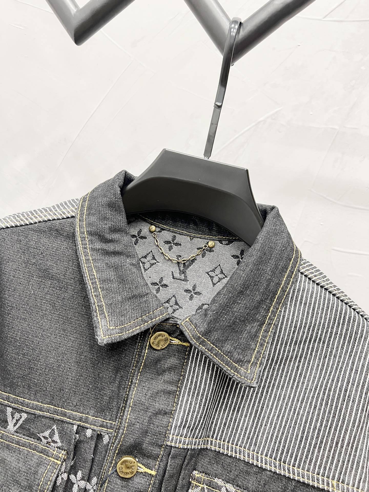 Contrast Color Spliced Long Sleeved Denim Jackets