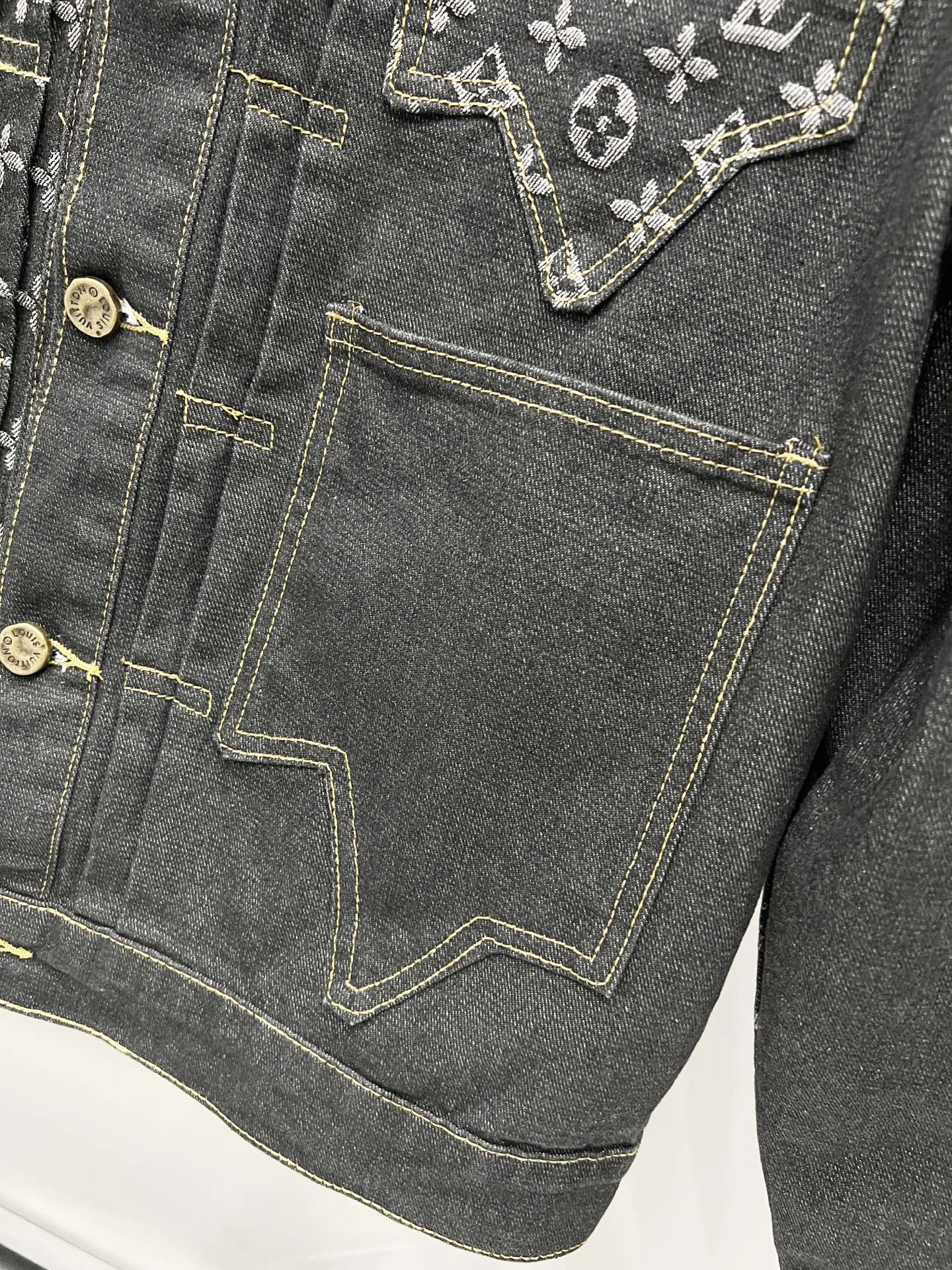Contrast Color Spliced Long Sleeved Denim Jackets