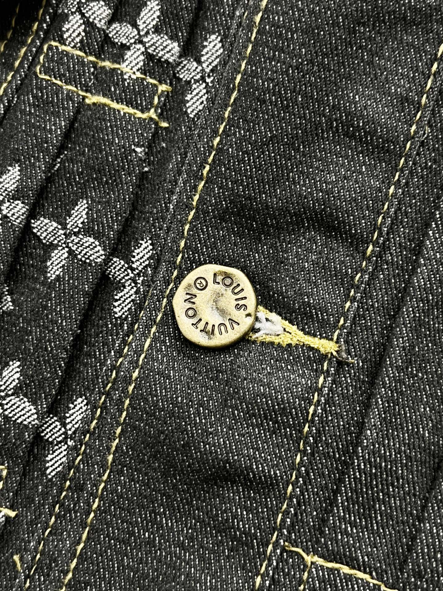 Contrast Color Spliced Long Sleeved Denim Jackets