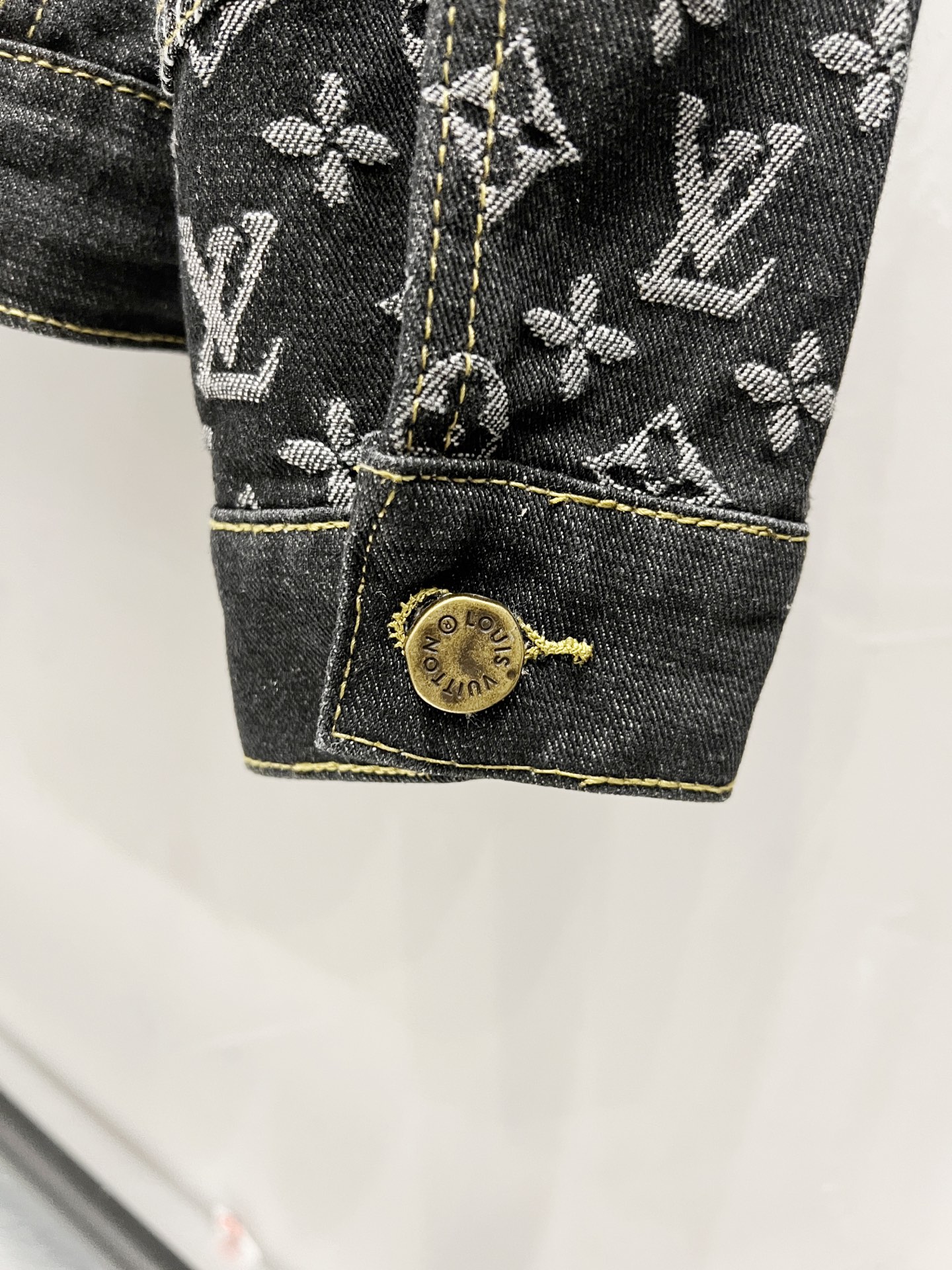 Contrast Color Spliced Long Sleeved Denim Jackets