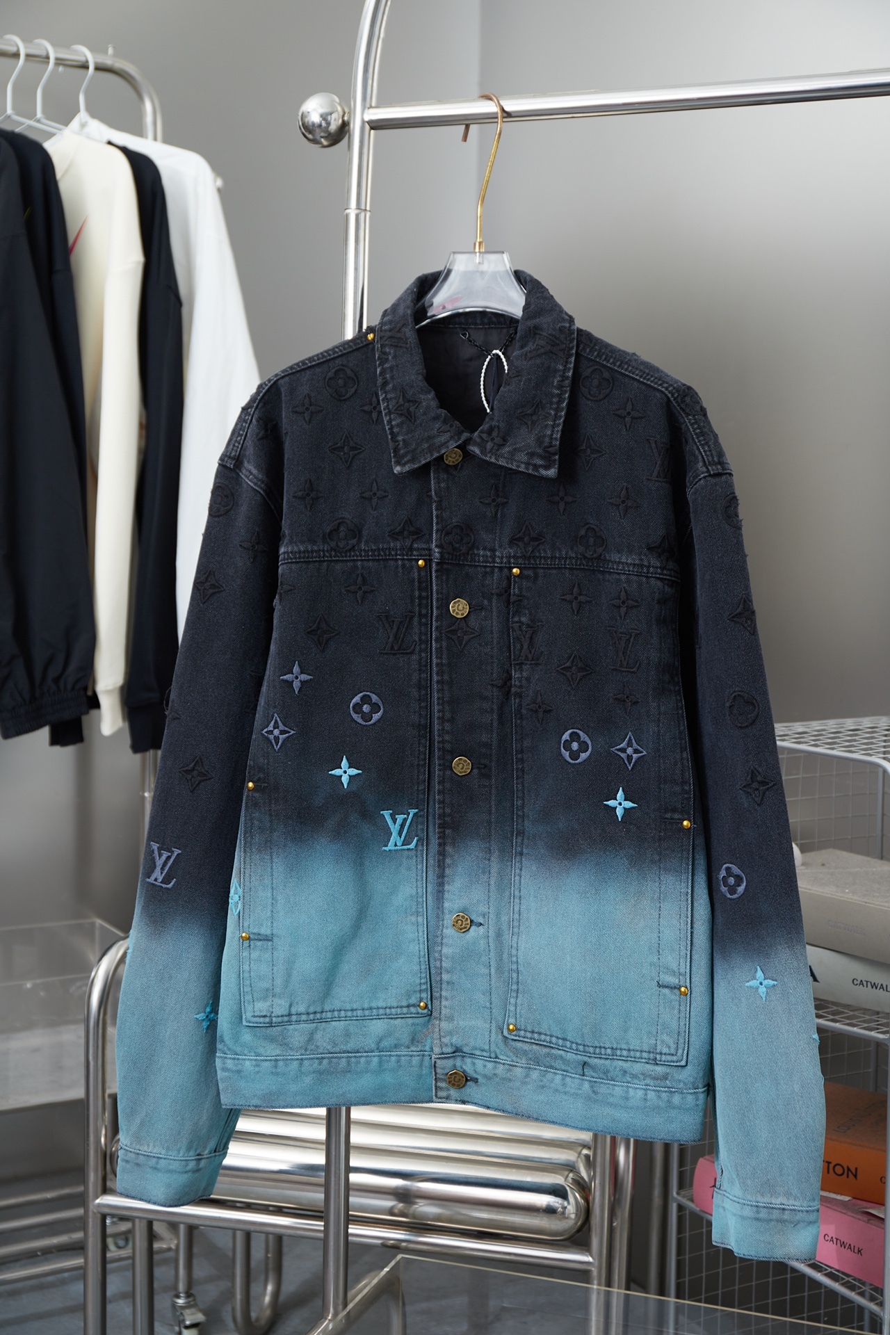Gradient Embroidery Long Sleeved Denim Jackets