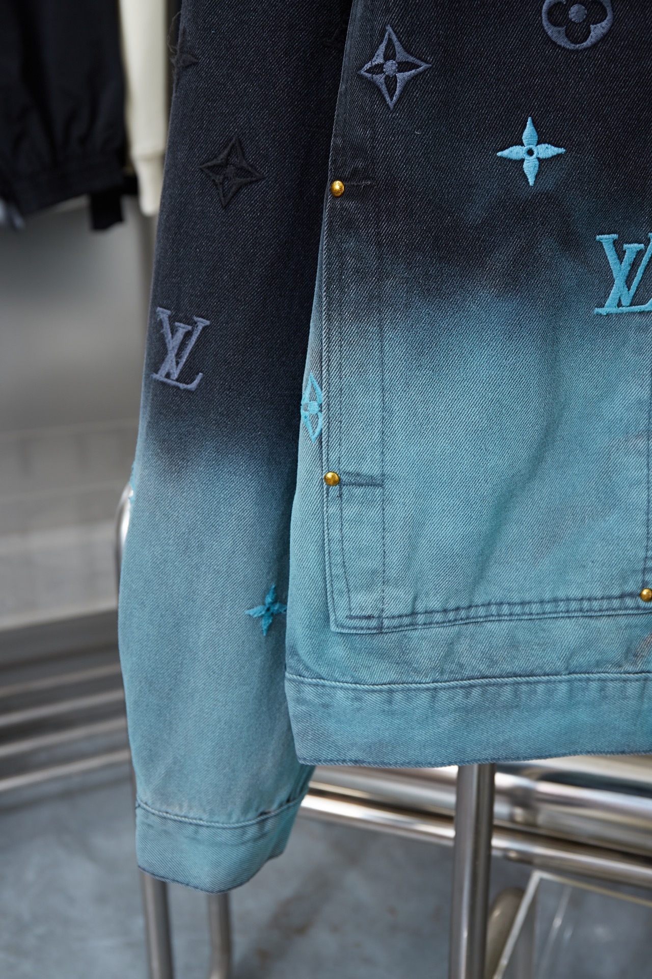 Gradient Embroidery Long Sleeved Denim Jackets