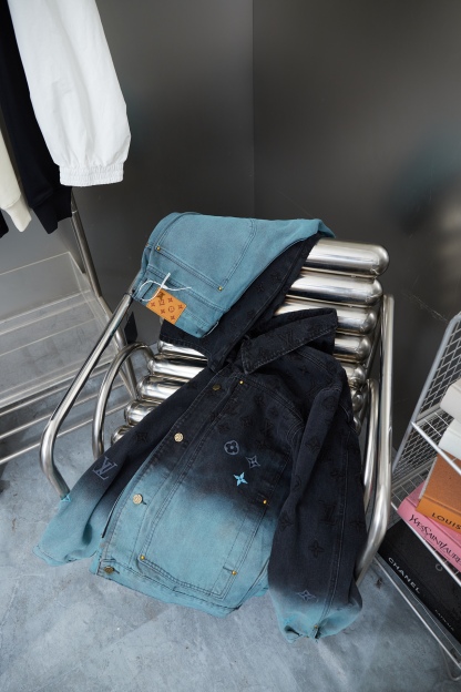 Gradient Embroidery Long Sleeved Denim Jackets