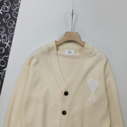 New classic embroidered V-neck cardigan sweater