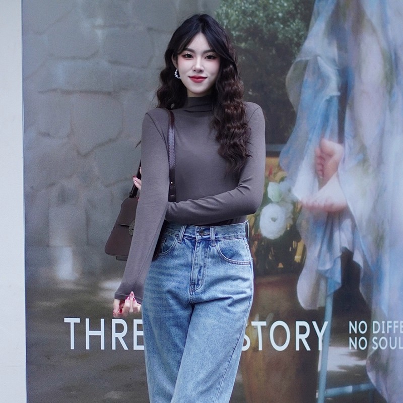 Versatile turtleneck knit base layer T-shirt