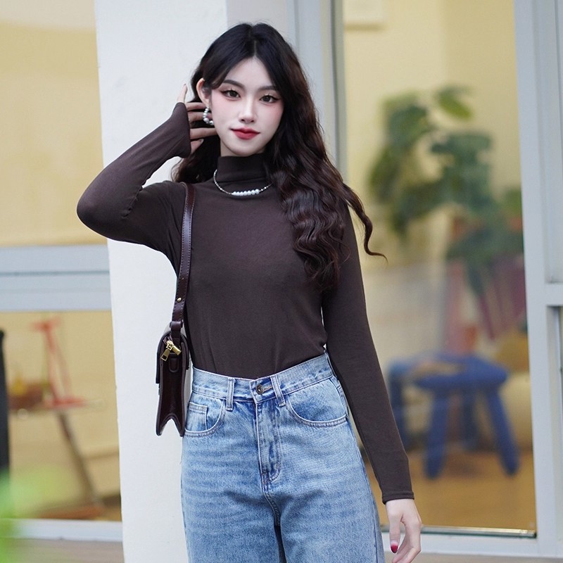 Versatile turtleneck knit base layer T-shirt