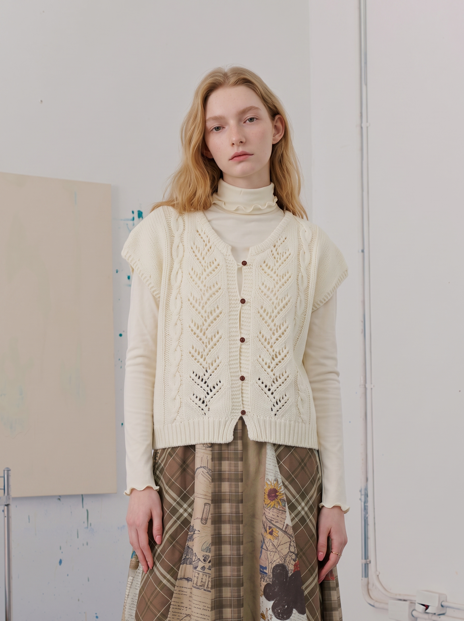 Soft-textured cropped vest-LYONSENS