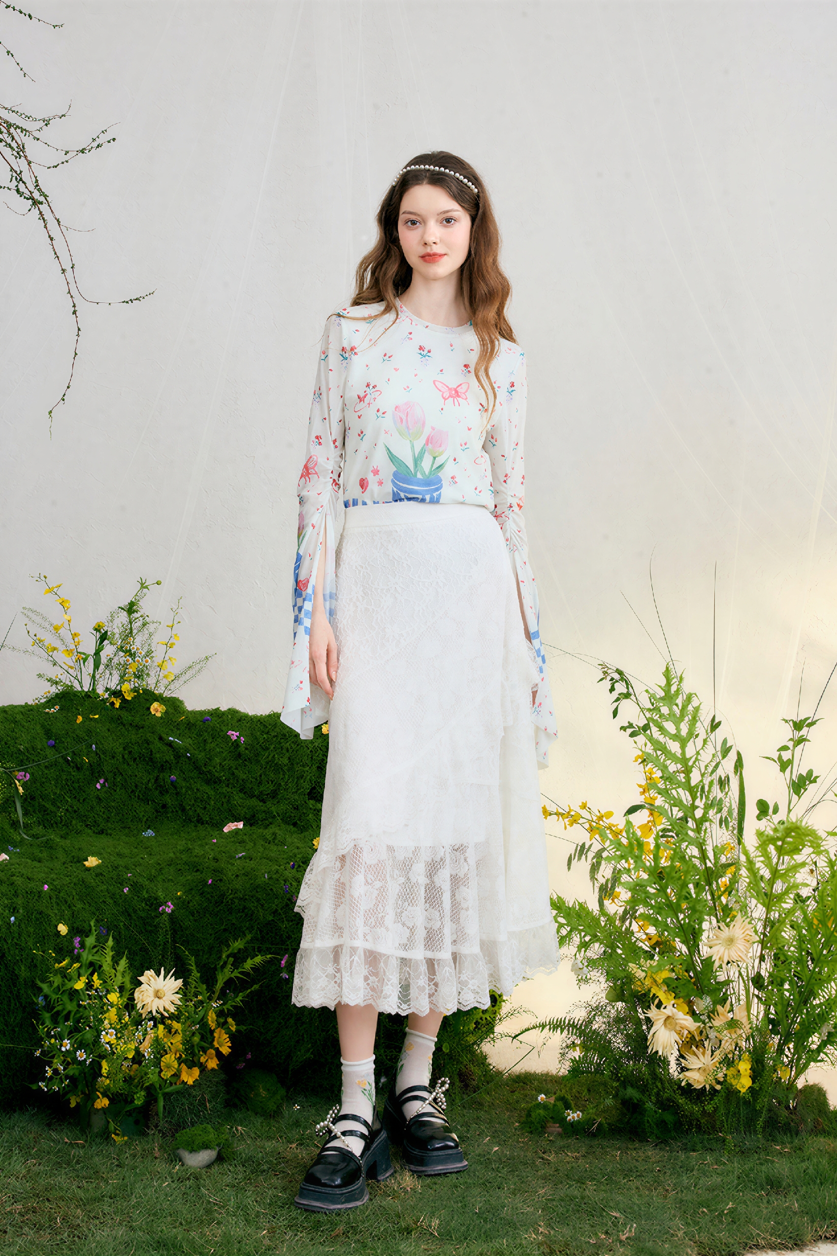 White High-Waist Lace Skirt