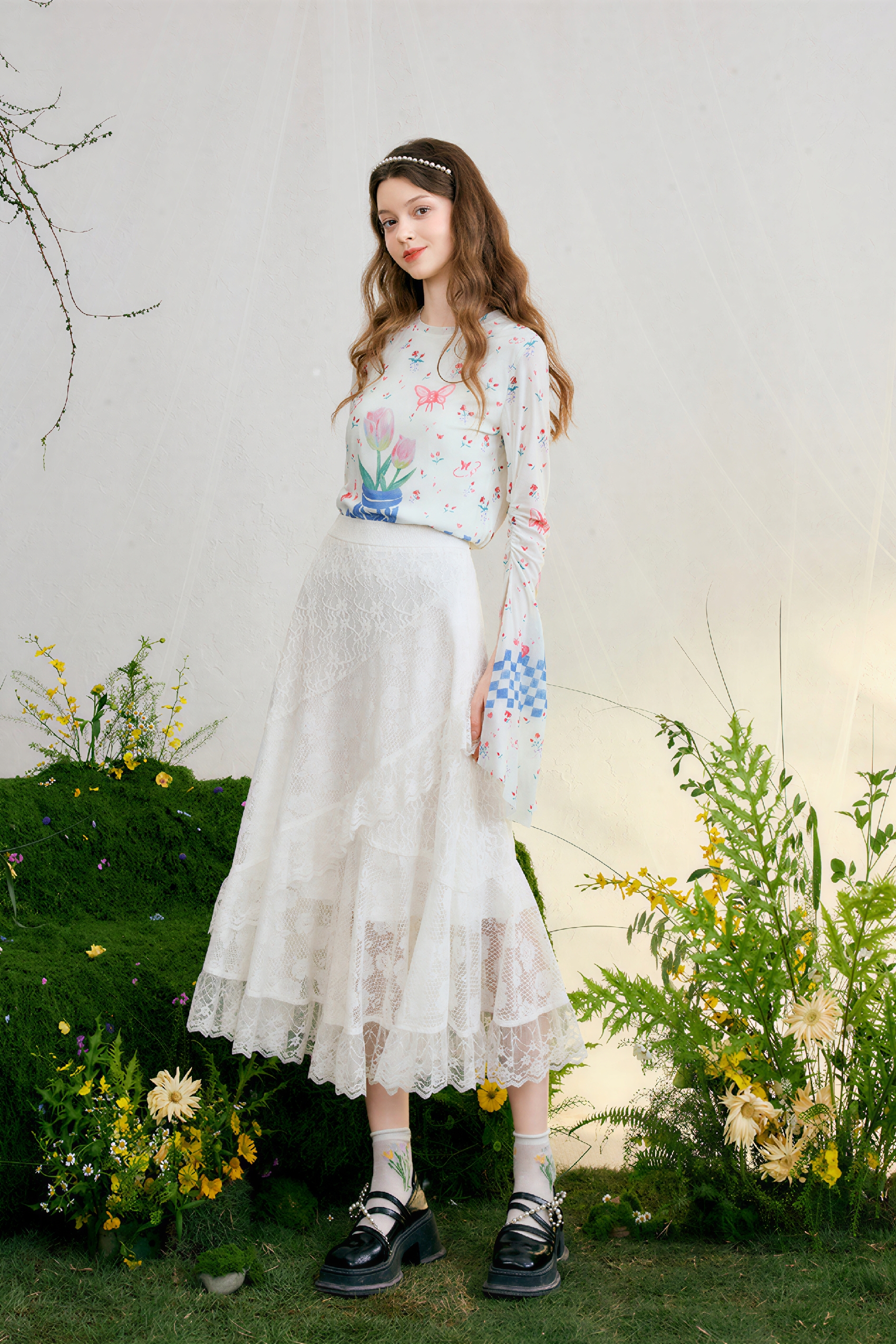 White High-Waist Lace Skirt