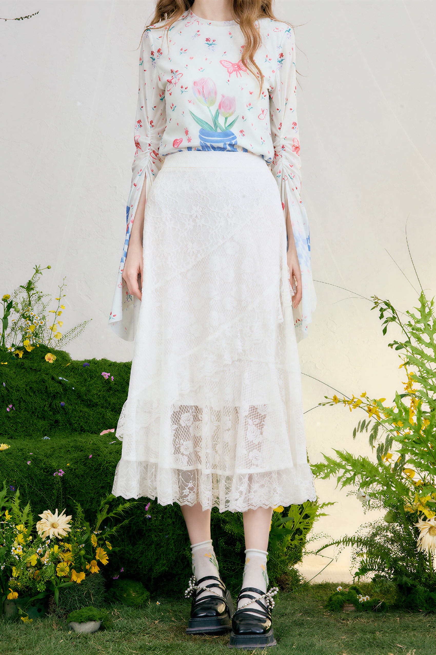 White High-Waist Lace Skirt