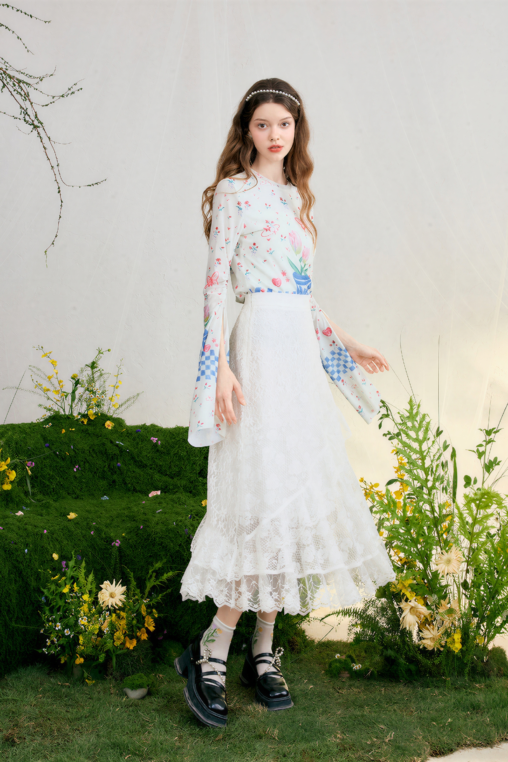 White High-Waist Lace Skirt