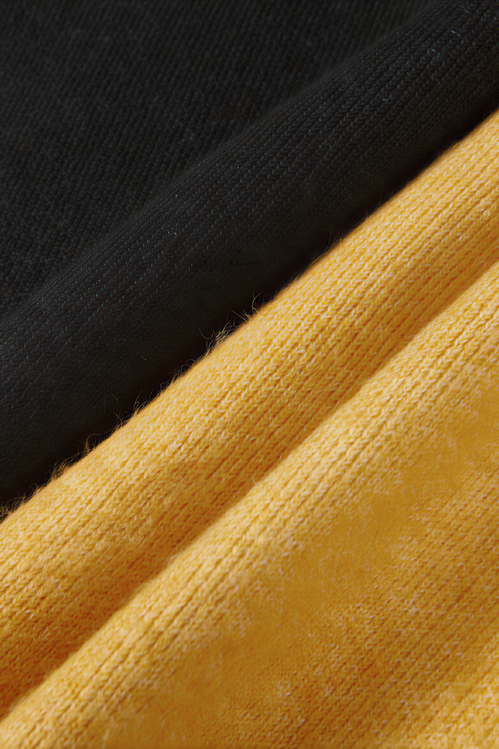 Black long-sleeved knitted pullover sweater