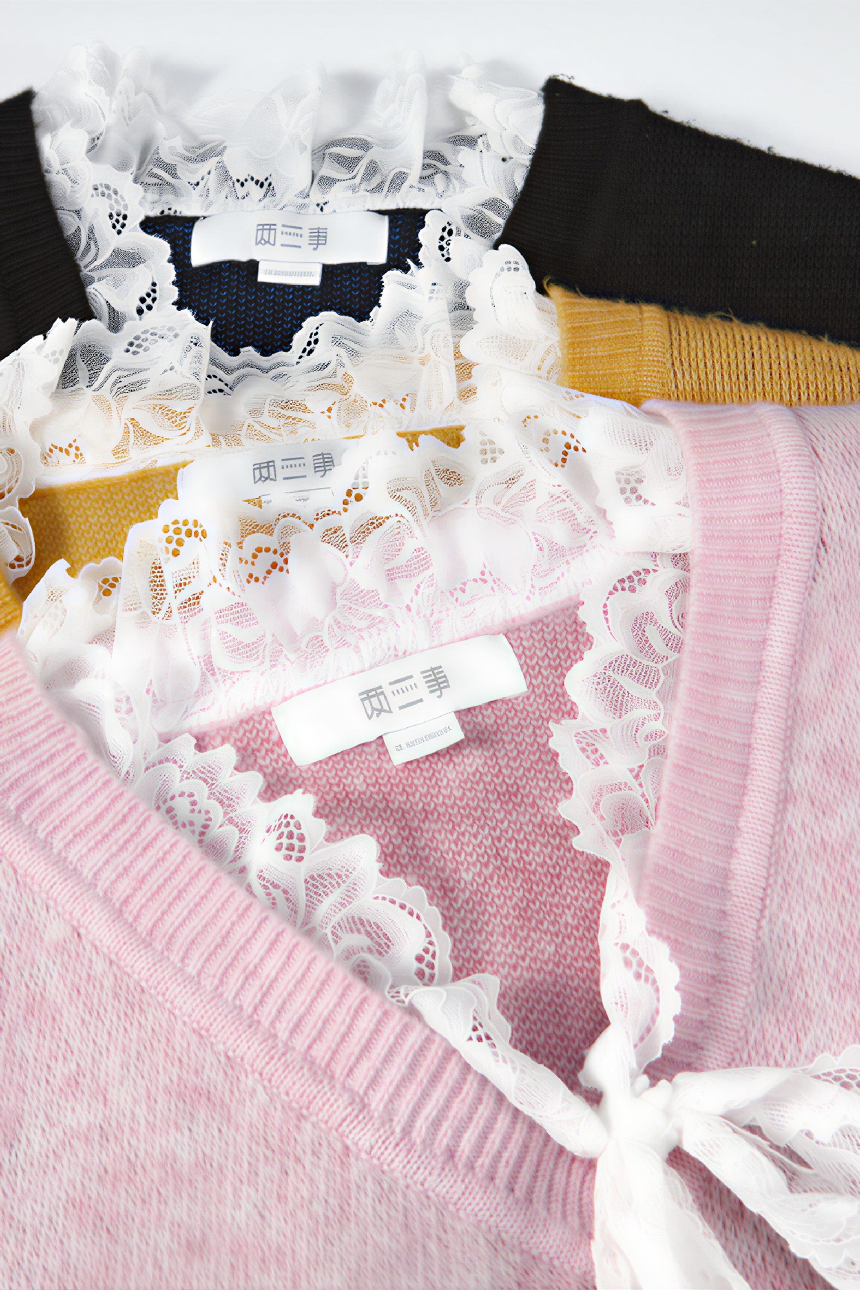 Black long-sleeved knitted pullover sweater