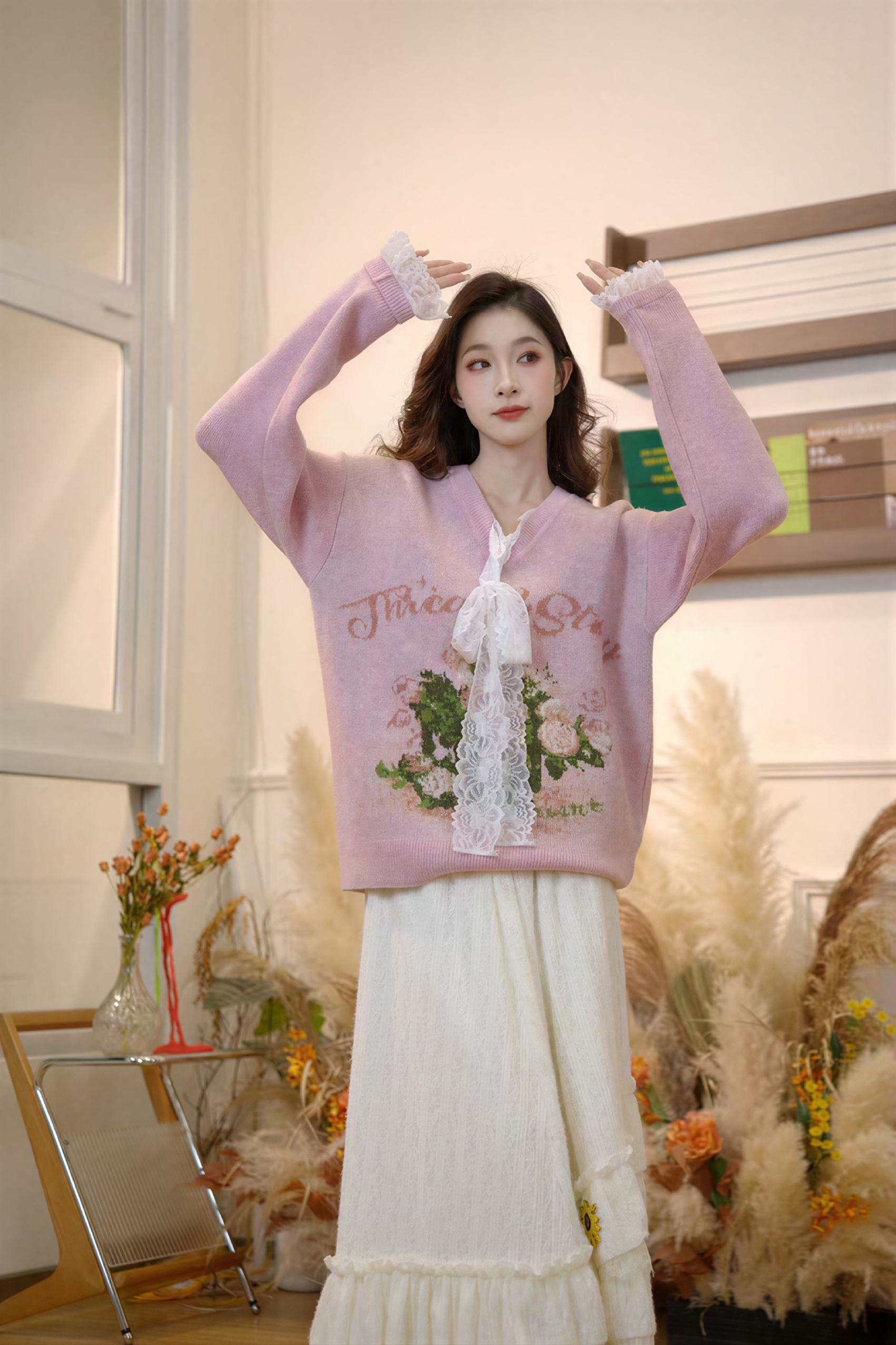 Black long-sleeved knitted pullover sweater