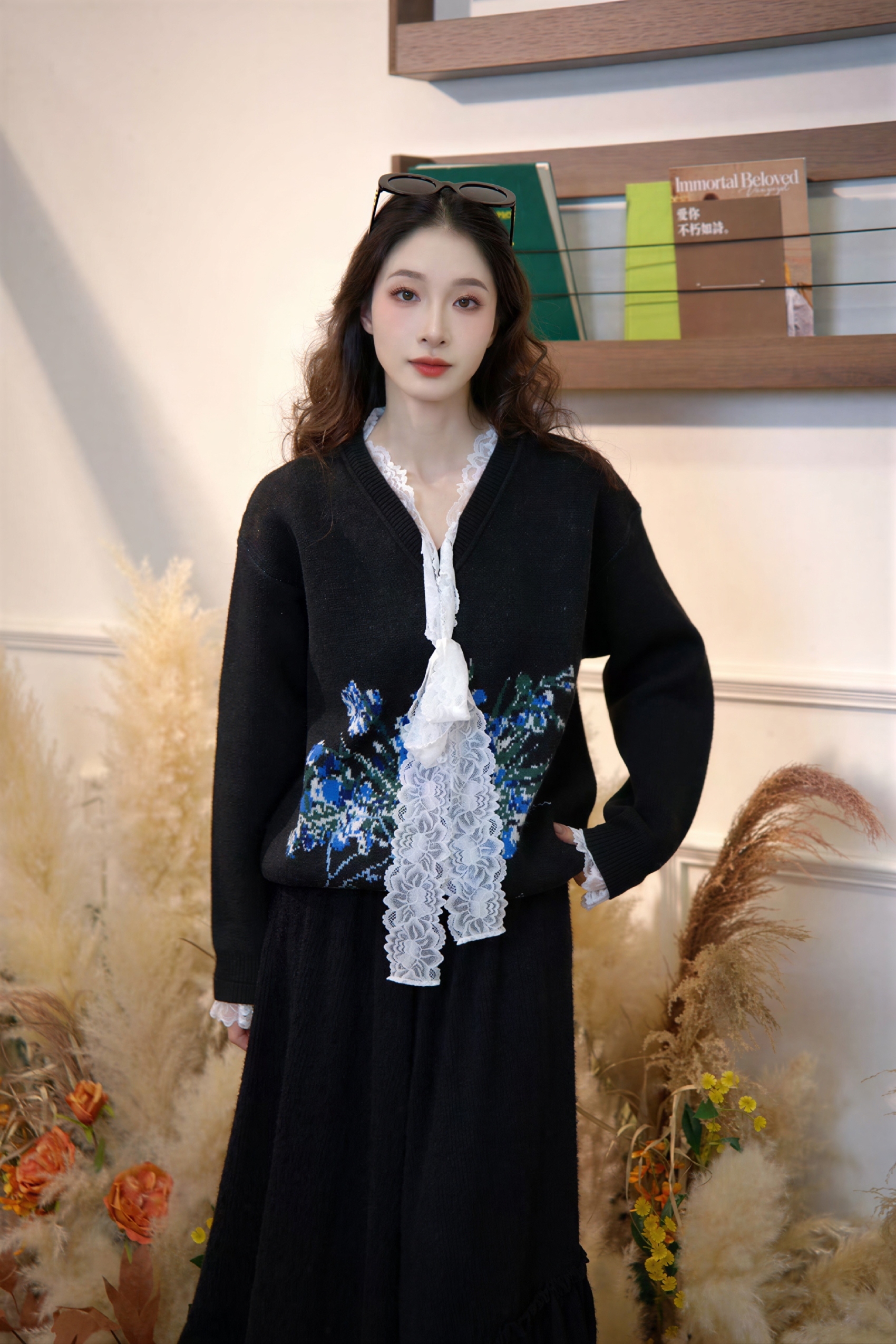 Black long-sleeved knitted pullover sweater