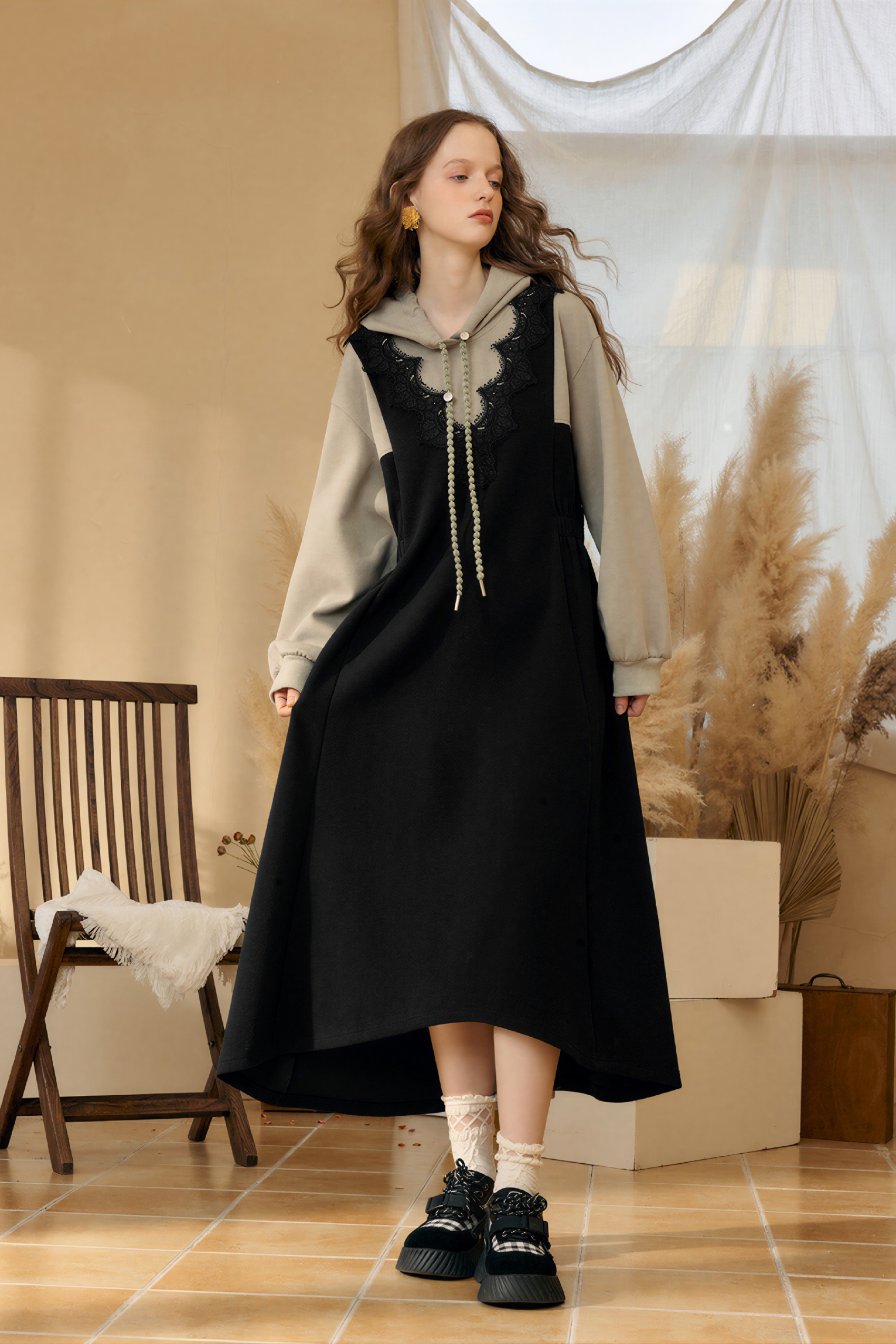 Loose-fitting, slimming, faux two-piece sweatshirt dress | LYONSENS Women's Fashion