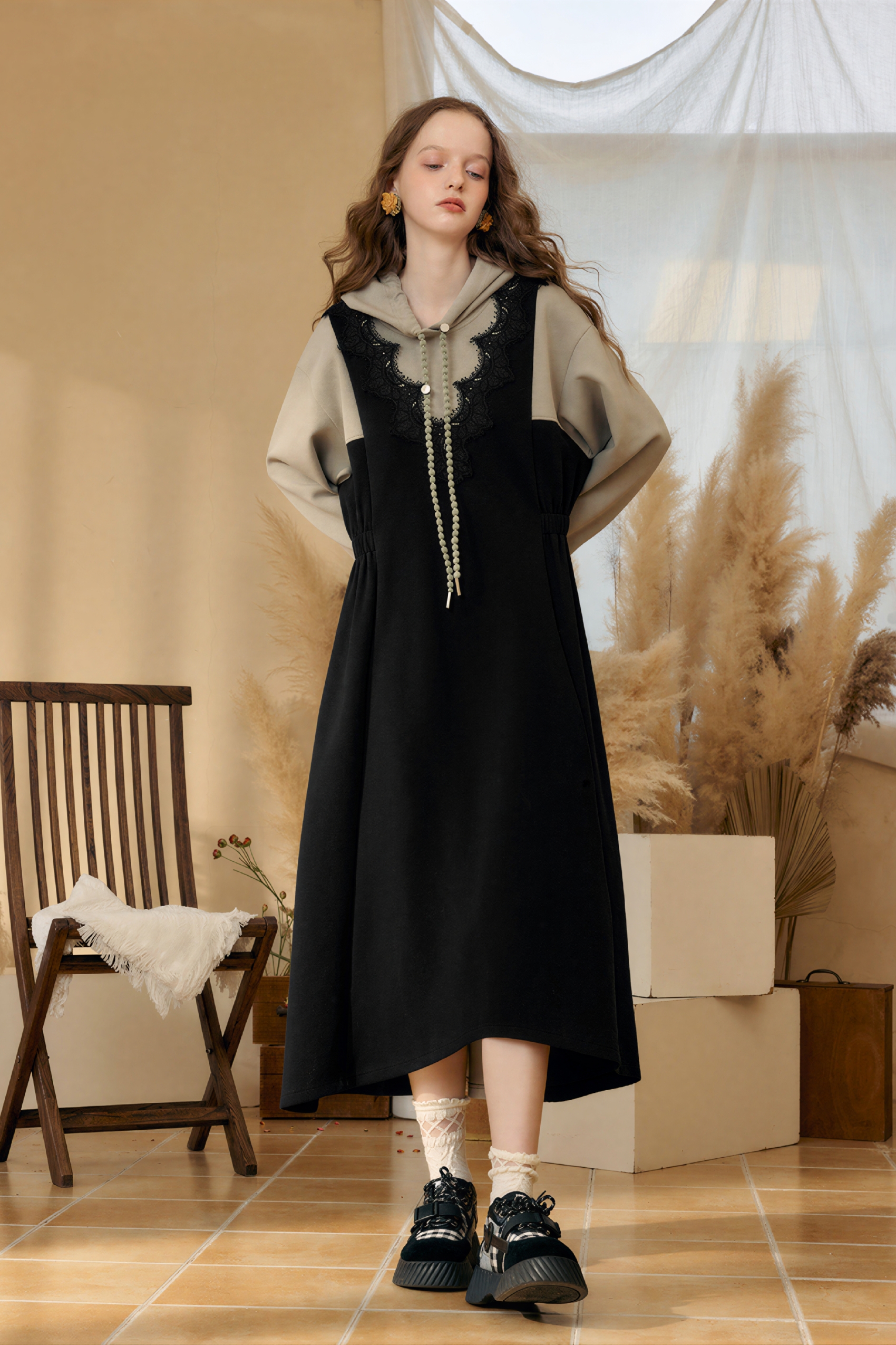 Loose-fitting, slimming, faux two-piece sweatshirt dress | LYONSENS Women's Fashion