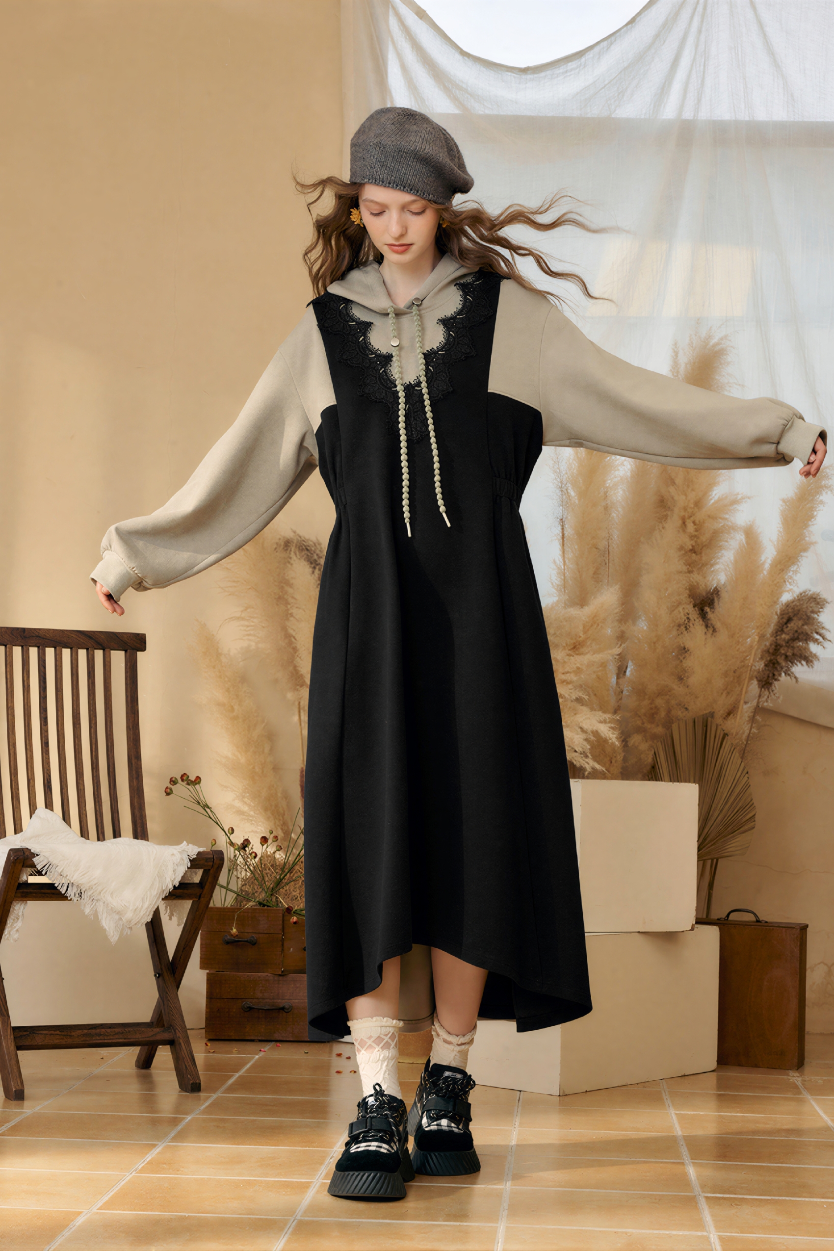 Loose-fitting, slimming, faux two-piece sweatshirt dress | LYONSENS Women's Fashion