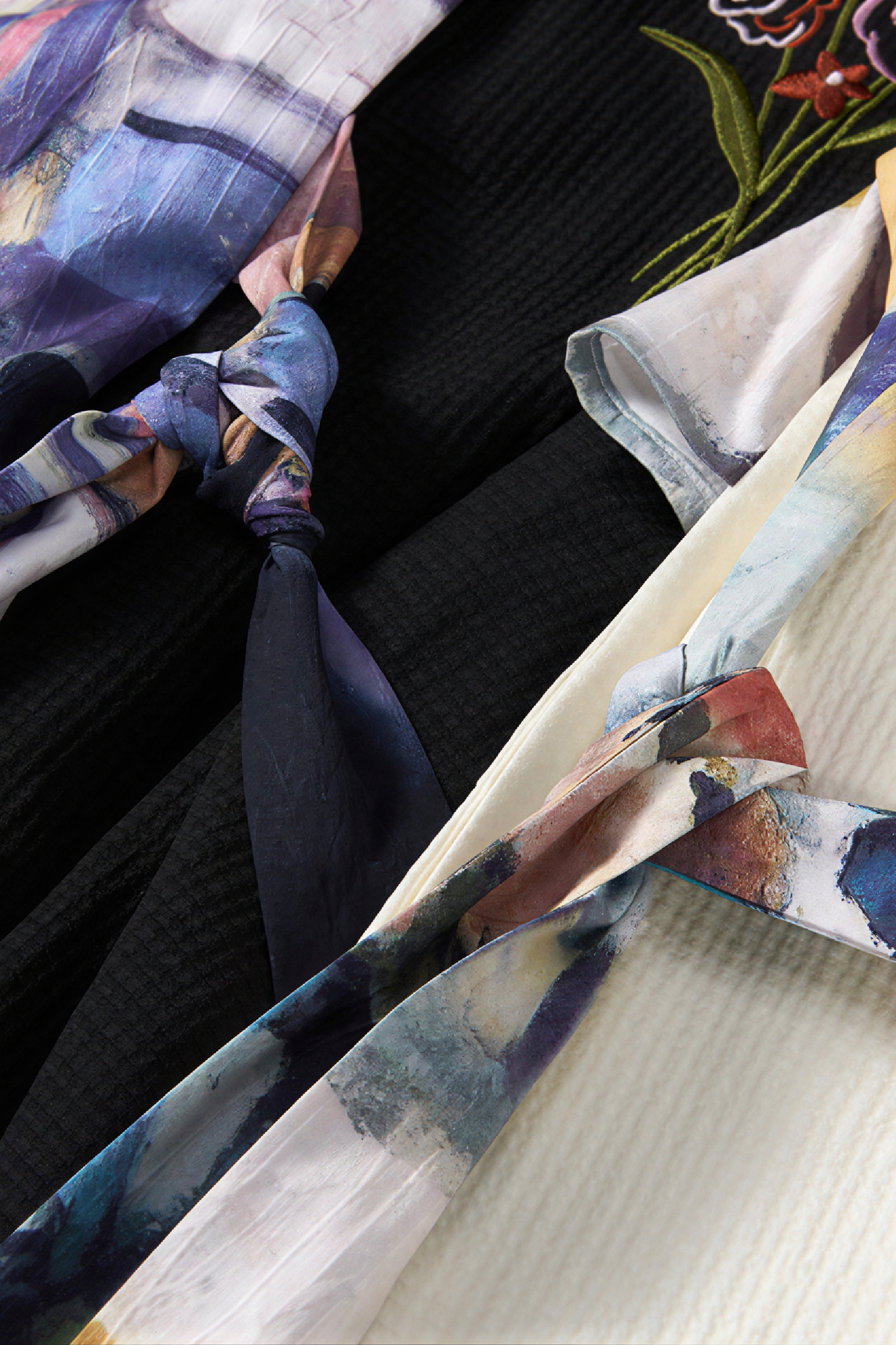 Black loose-fitting long-sleeved dress