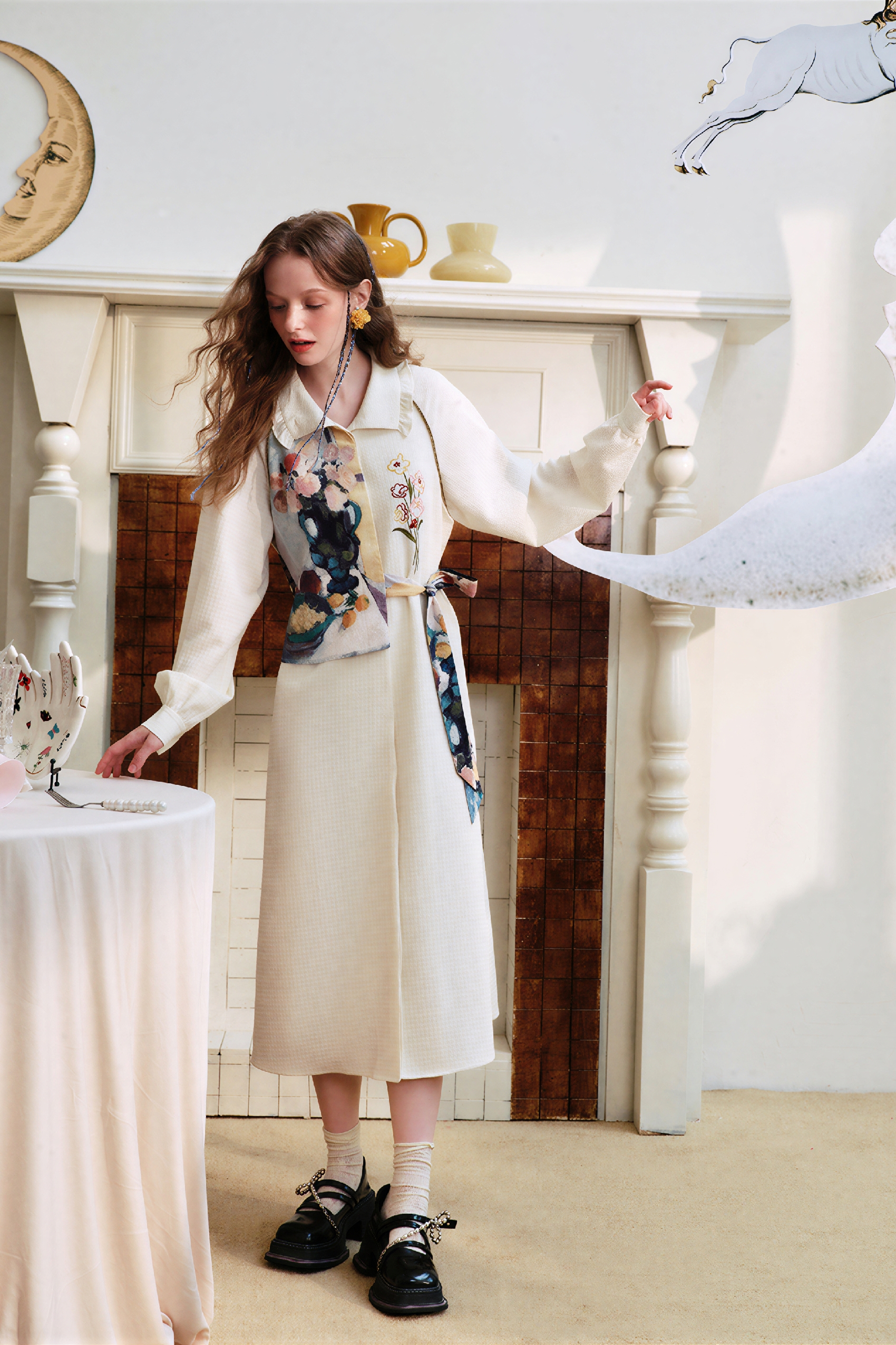 Black loose-fitting long-sleeved dress