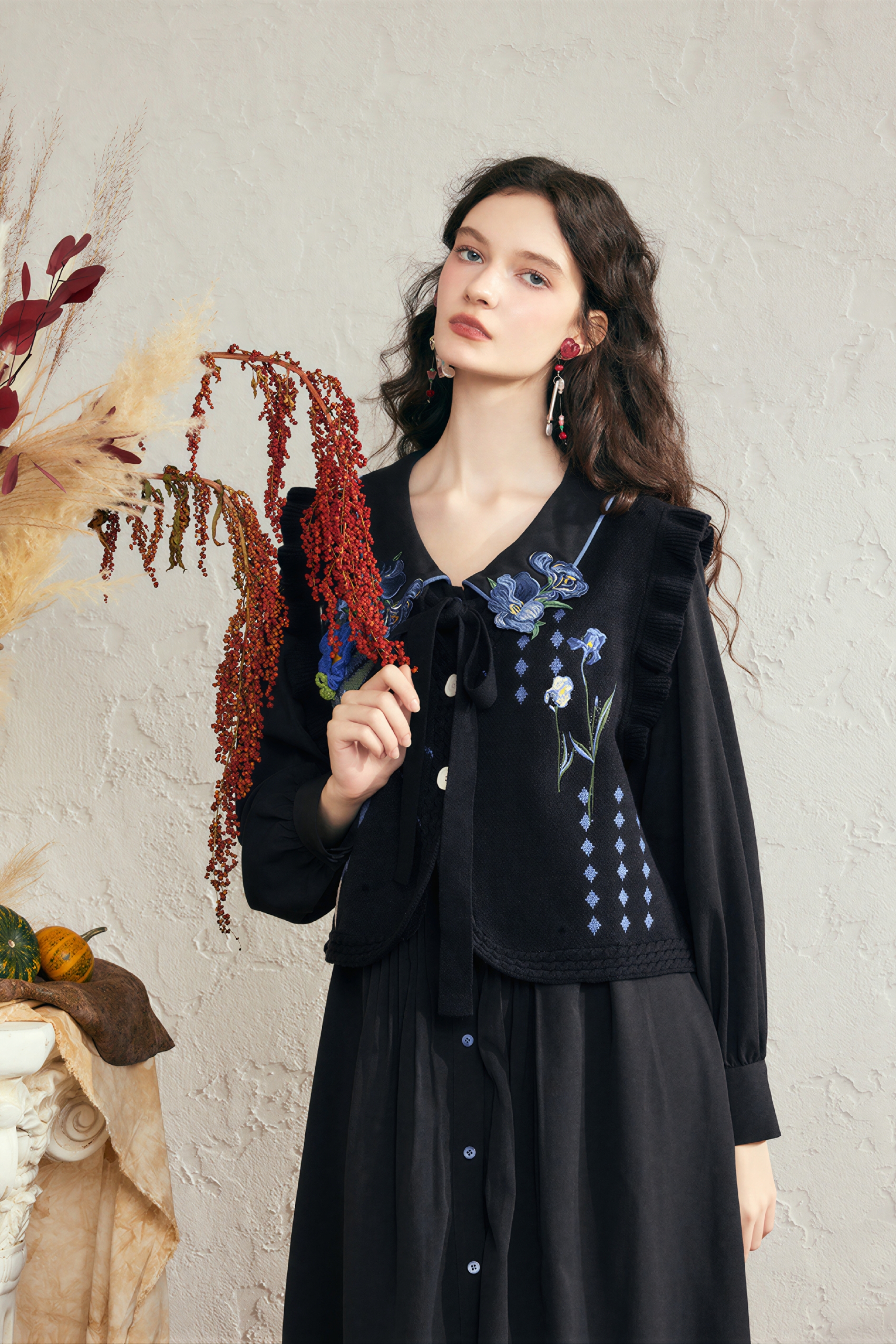 Van Gogh-Inspired V-Neck Sleeveless Knit Top