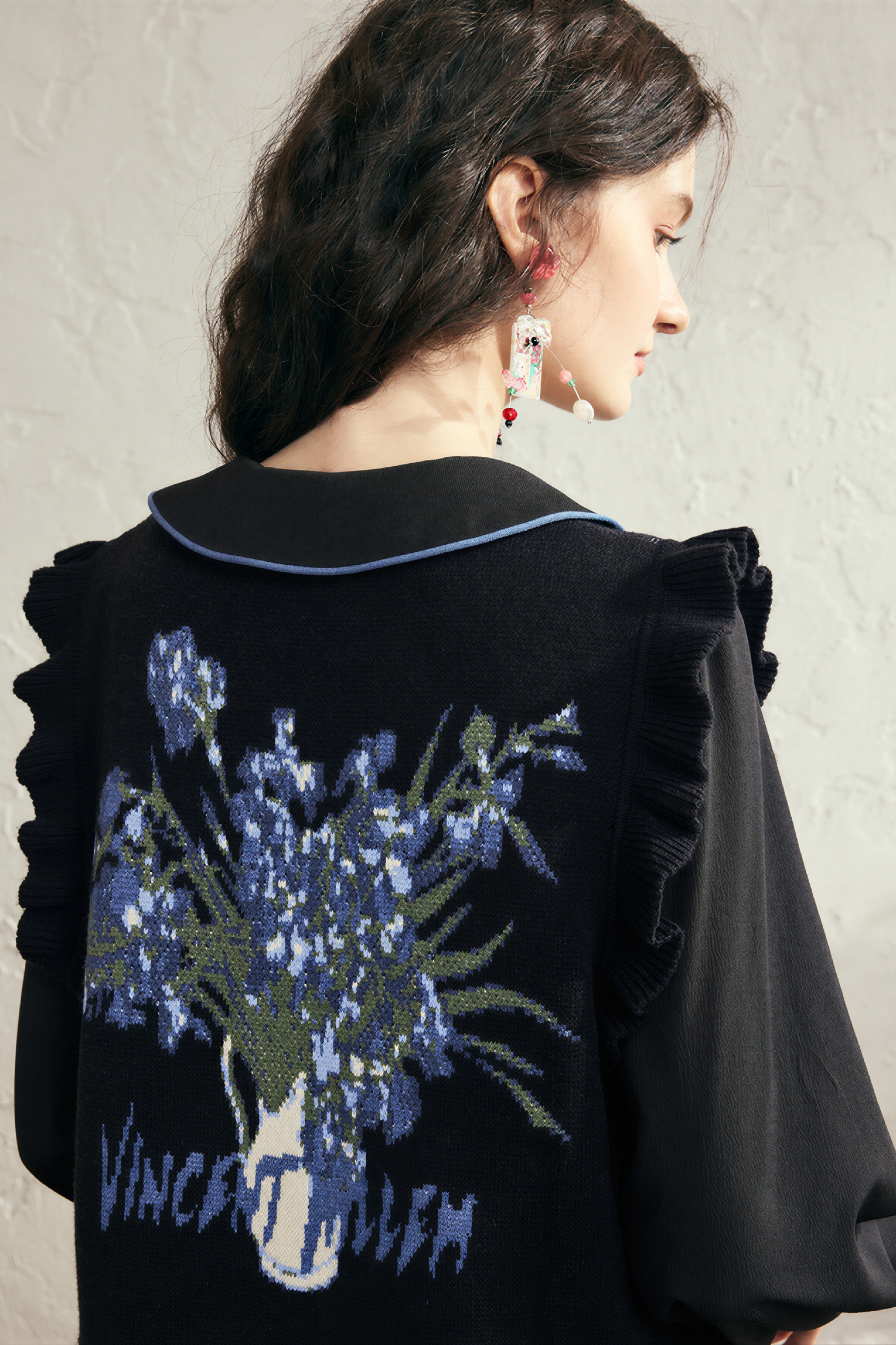 Van Gogh-Inspired V-Neck Sleeveless Knit Top