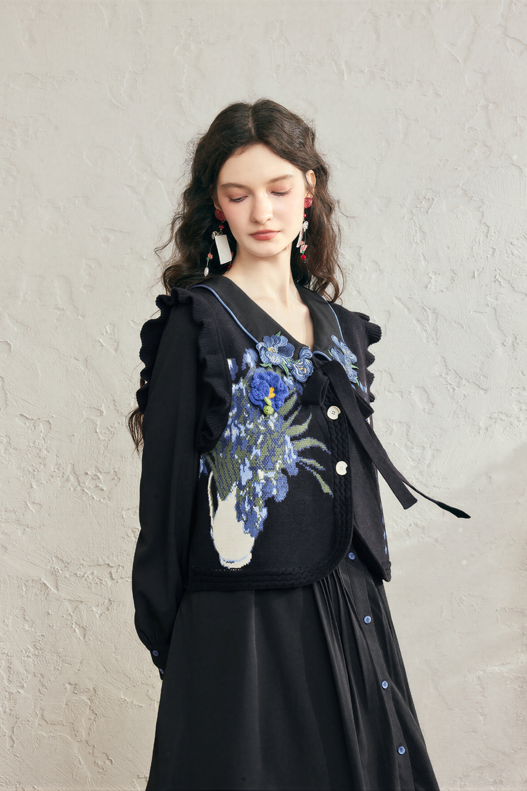 Van Gogh-Inspired V-Neck Sleeveless Knit Top