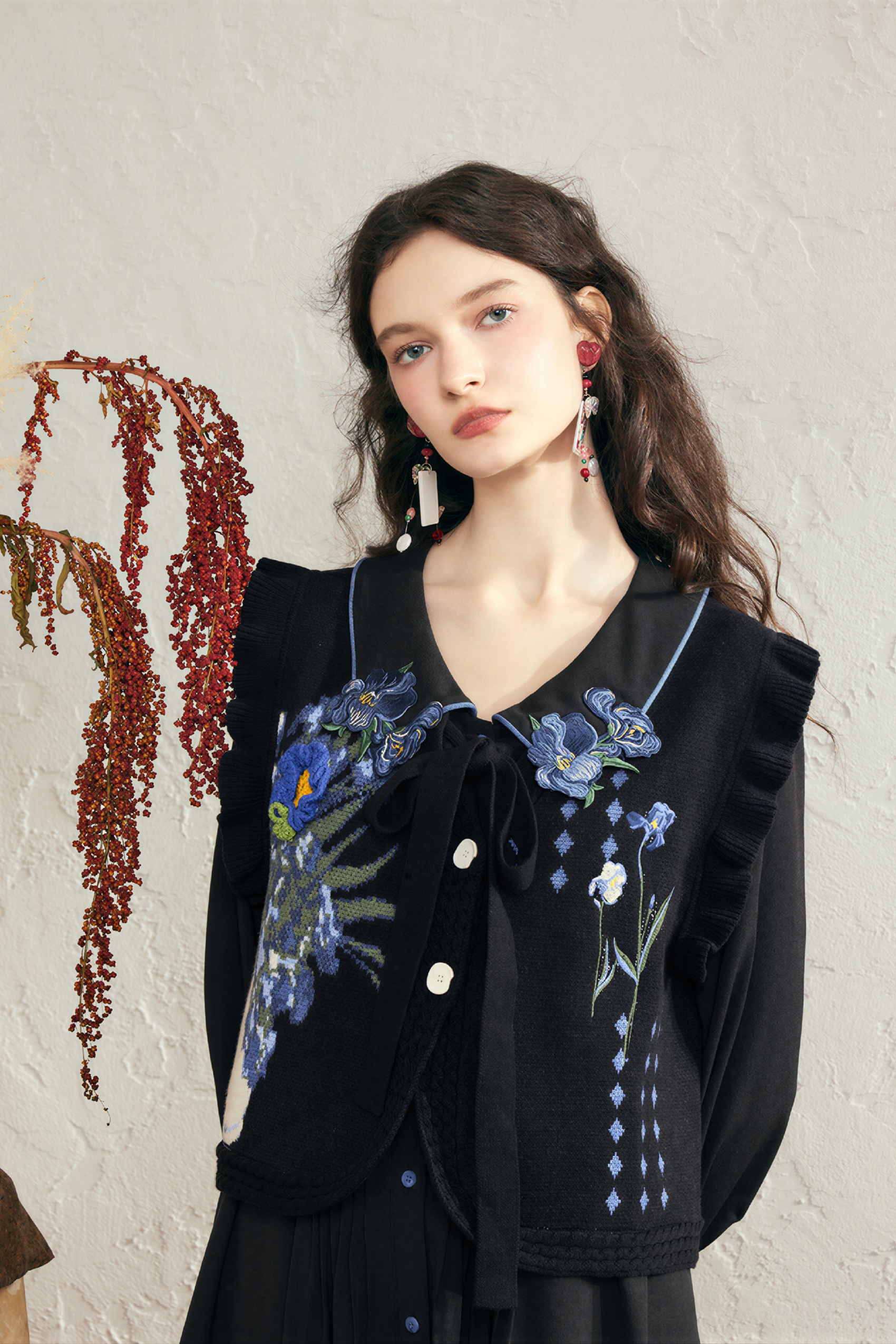 Van Gogh-Inspired V-Neck Sleeveless Knit Top