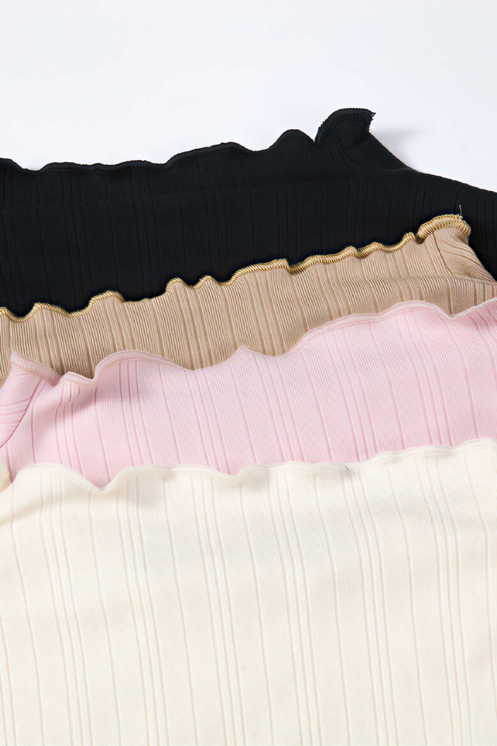 Lace-trimmed inner layer T-shirt