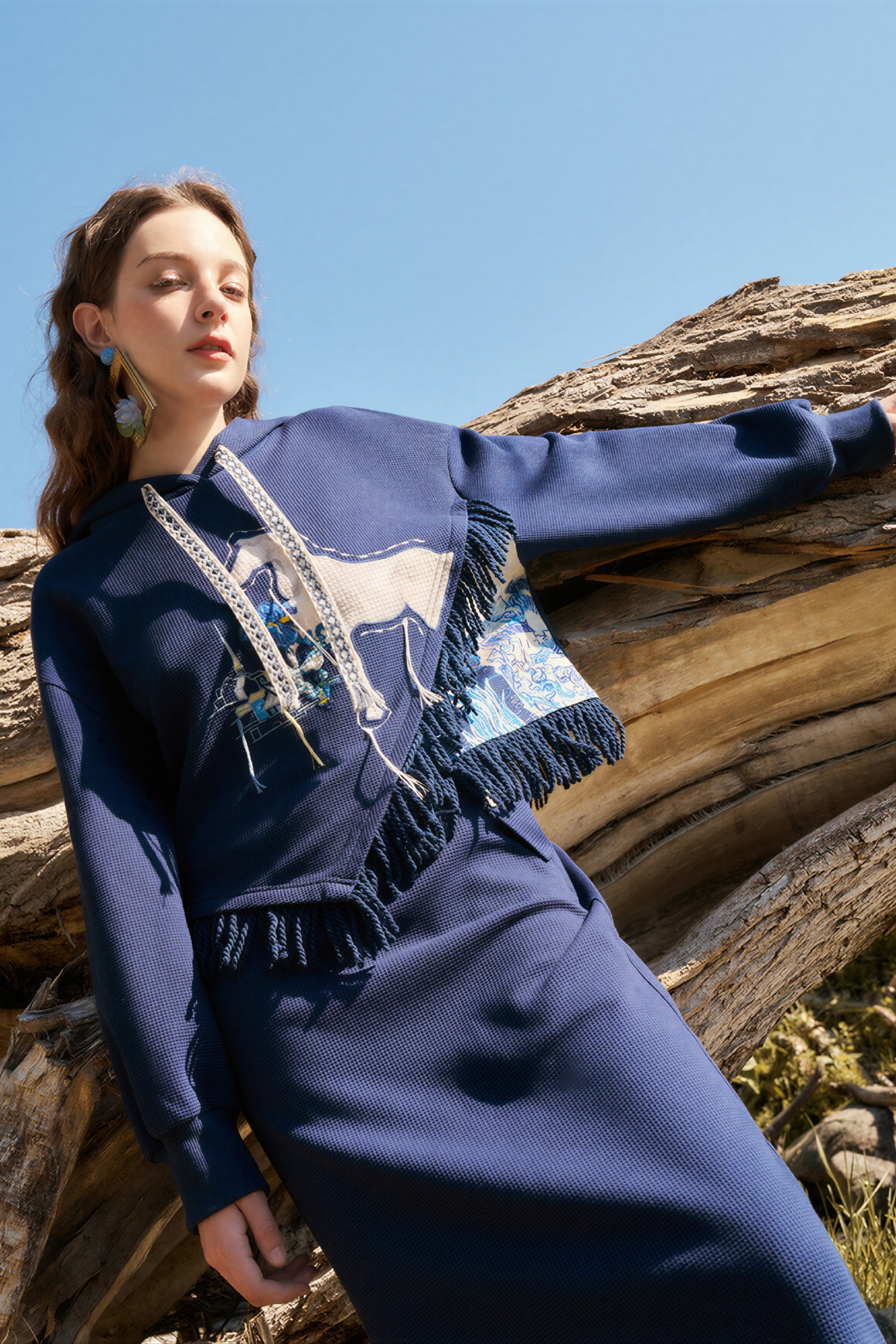 Short hooded sweatshirt