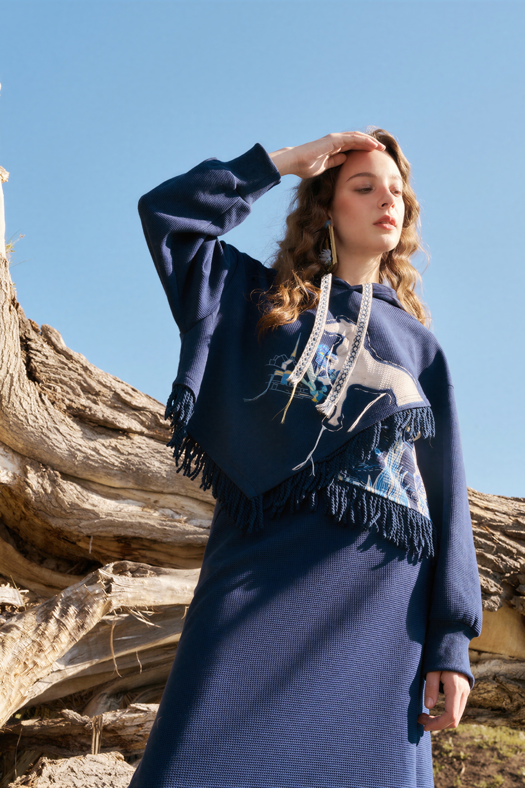 Short hooded sweatshirt