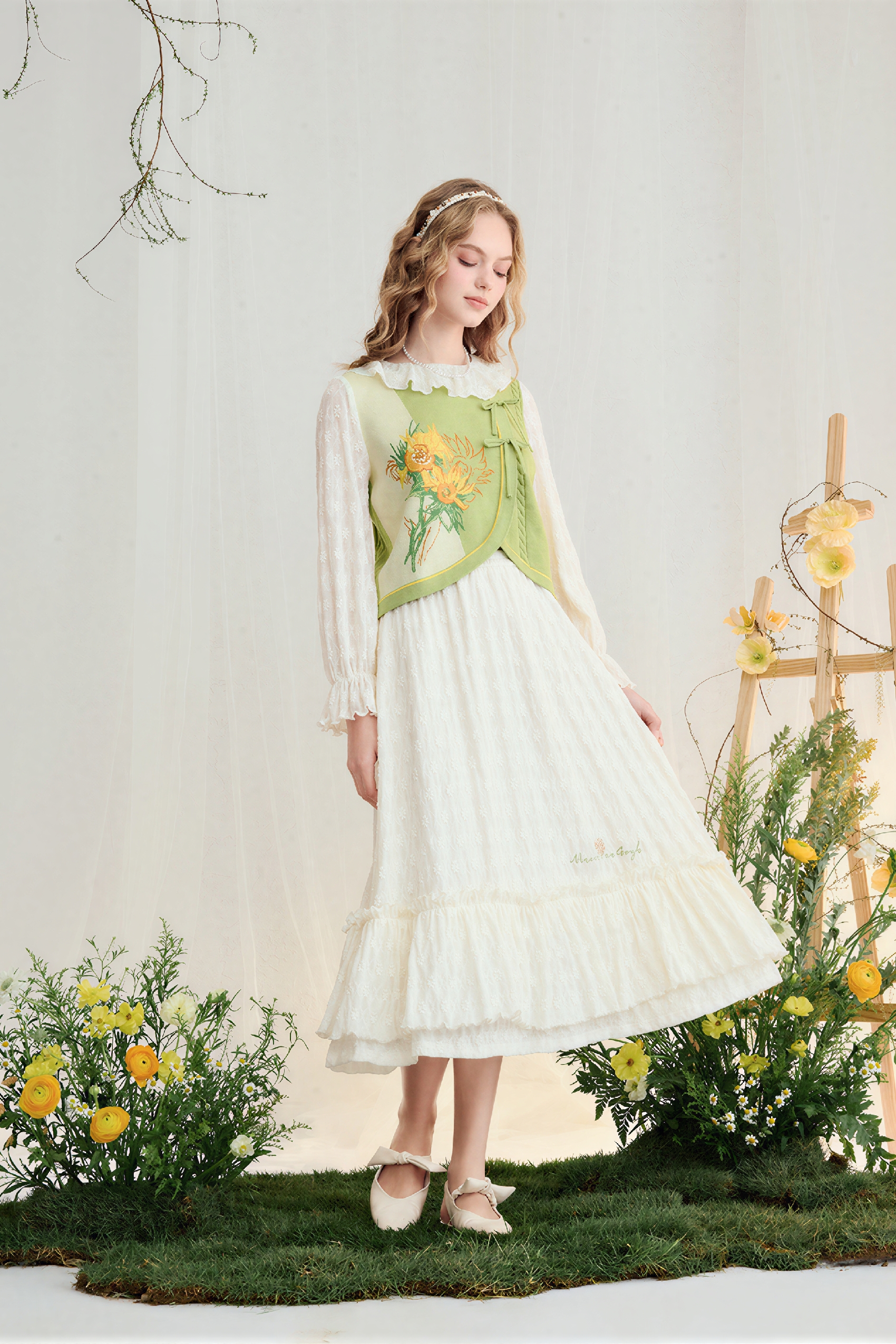 Van Gogh-Inspired Vintage White Lace Skirt