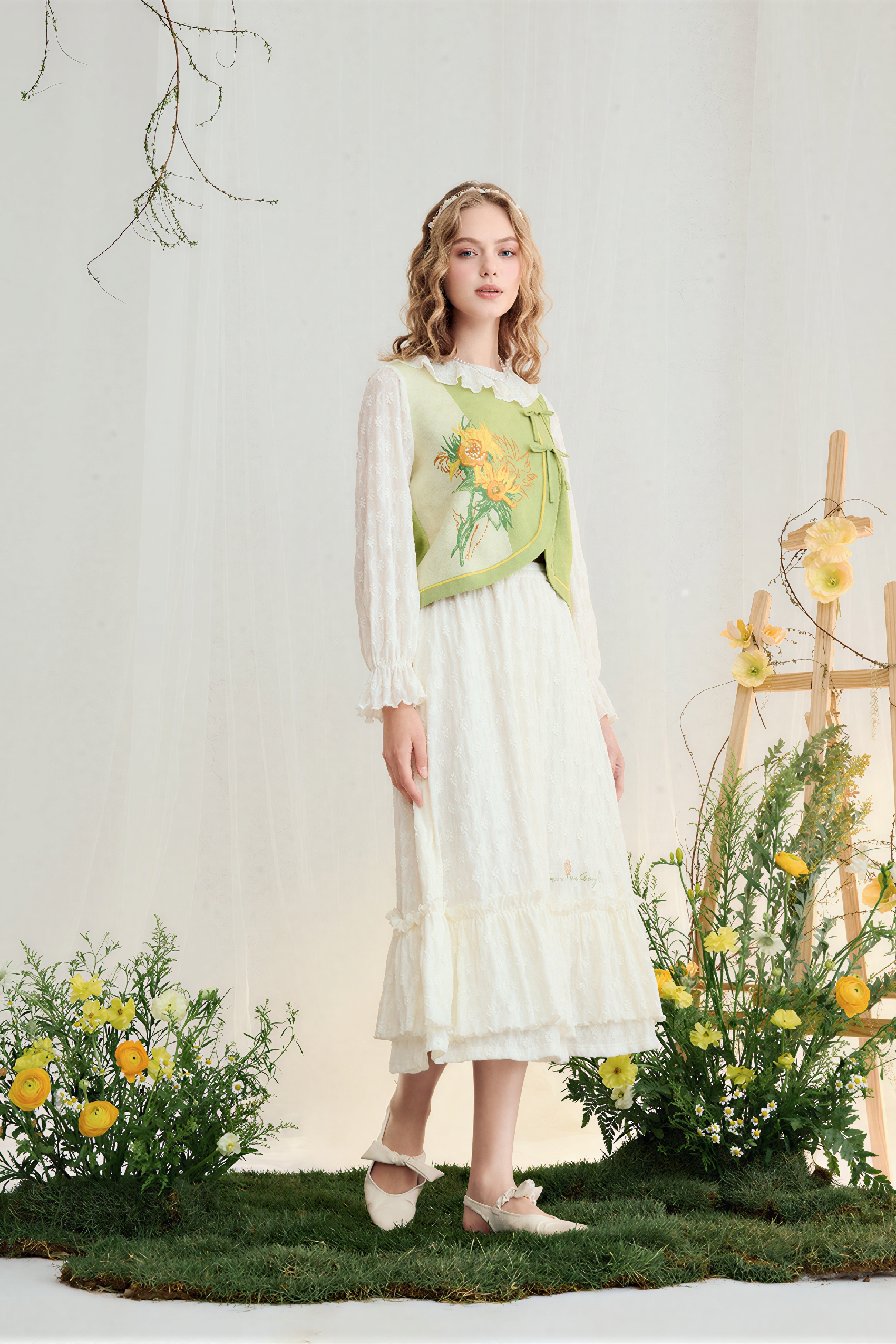 Van Gogh-Inspired Vintage White Lace Skirt