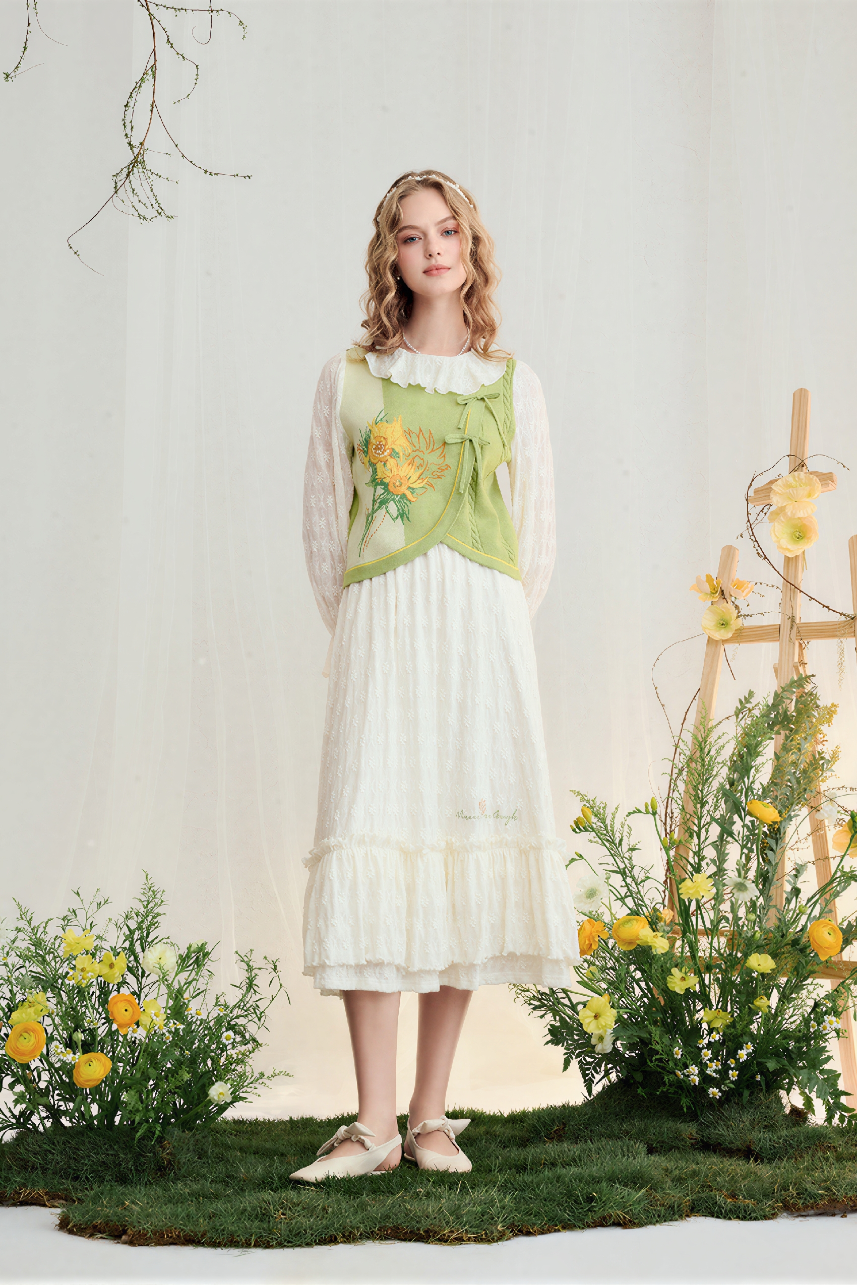 Van Gogh-Inspired Vintage White Lace Skirt