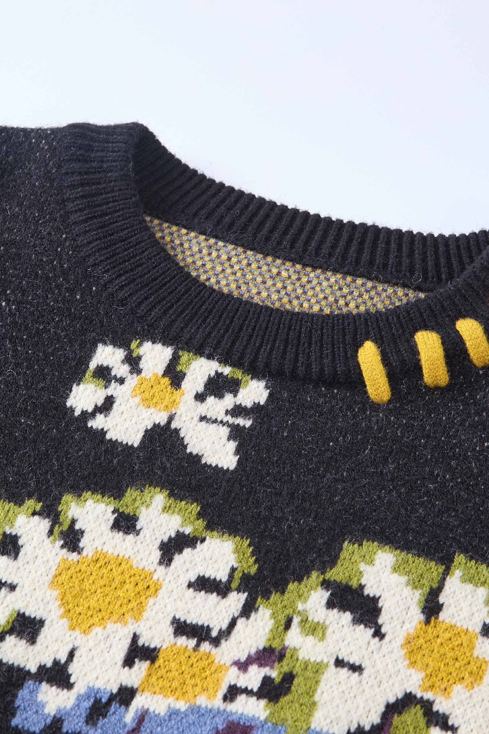 Green vintage-style inner layer sweater