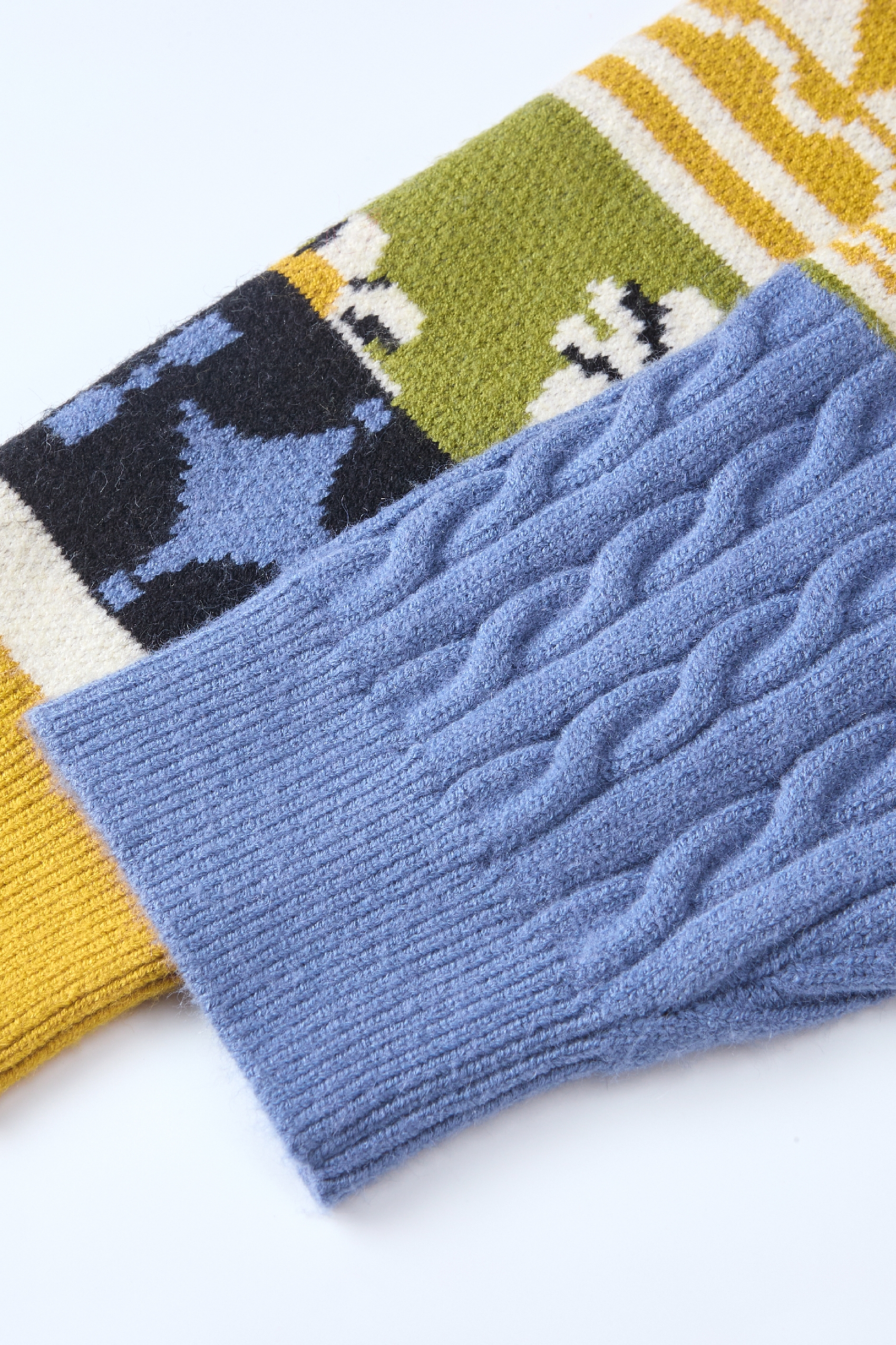 Green vintage-style inner layer sweater