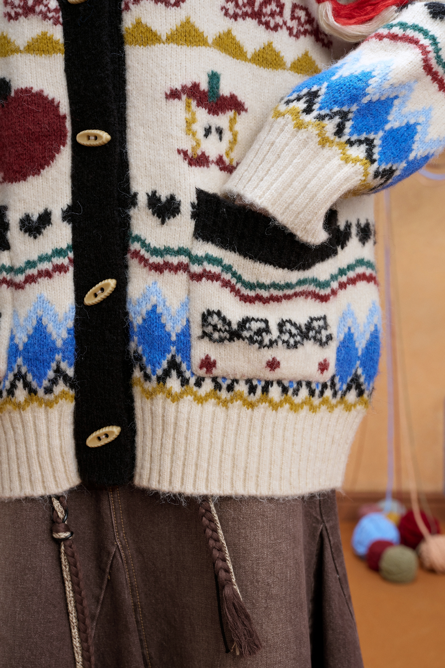 Casual long-sleeved knitted cardigan