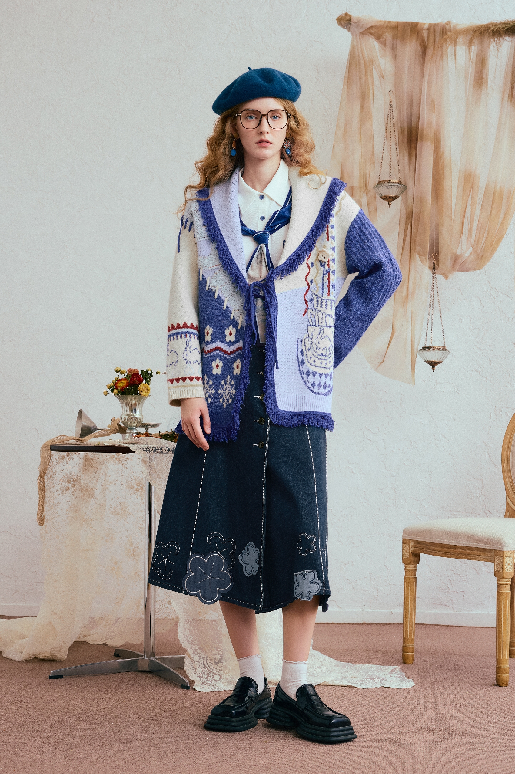 Blue loose-fitting knitted cardigan