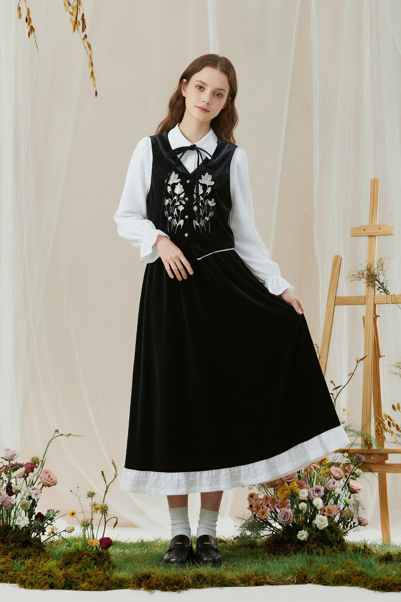 Modern Chinese Embroidered Vest & Skirt Set