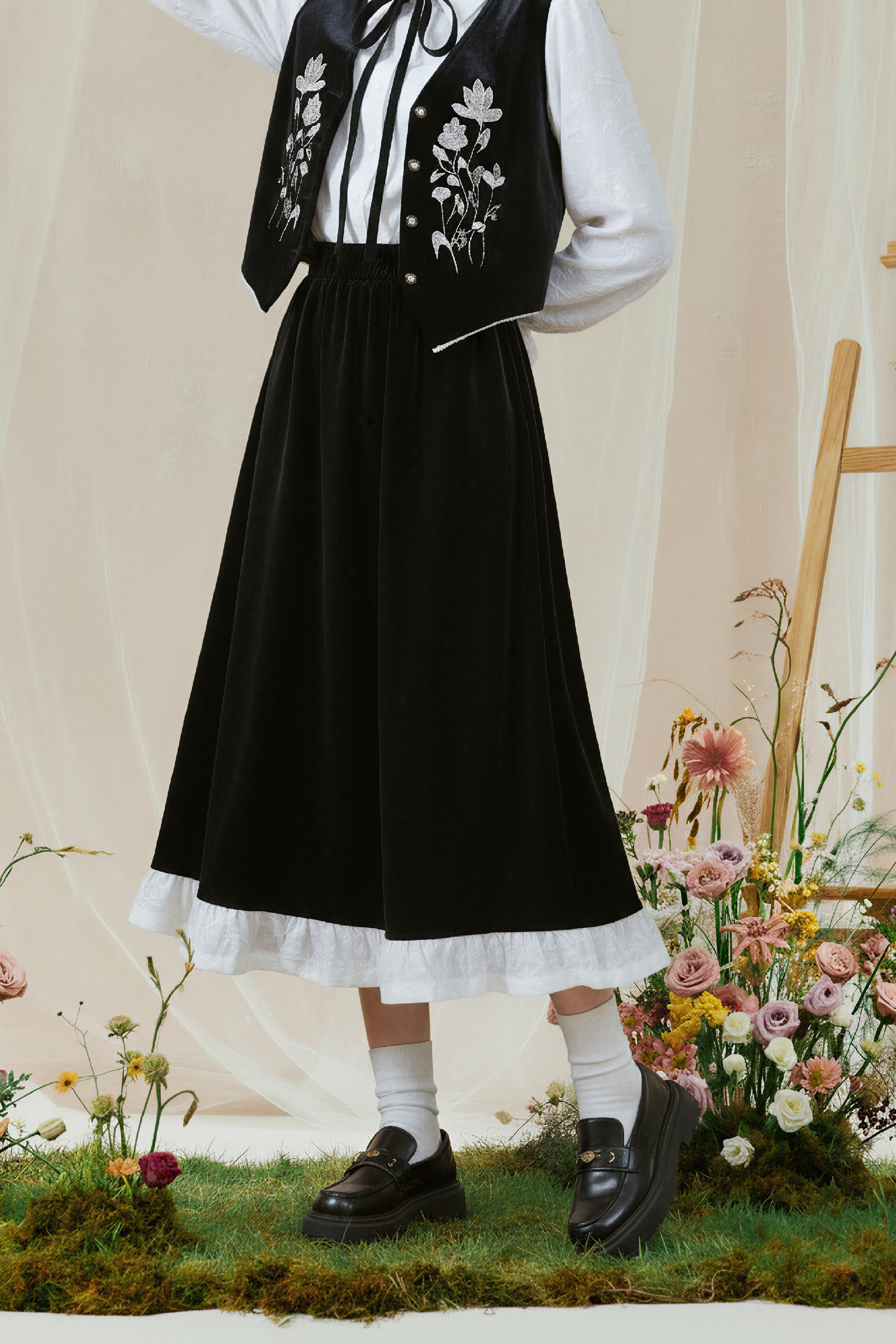 Modern Chinese Embroidered Vest & Skirt Set