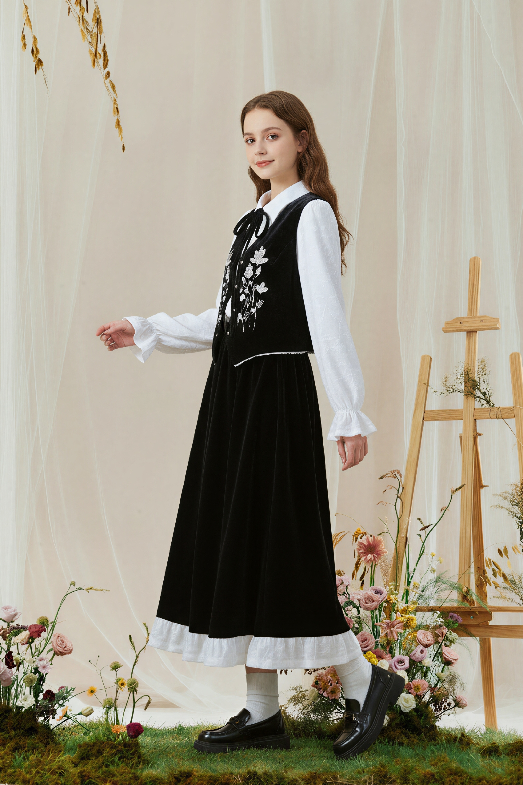 Modern Chinese Embroidered Vest & Skirt Set